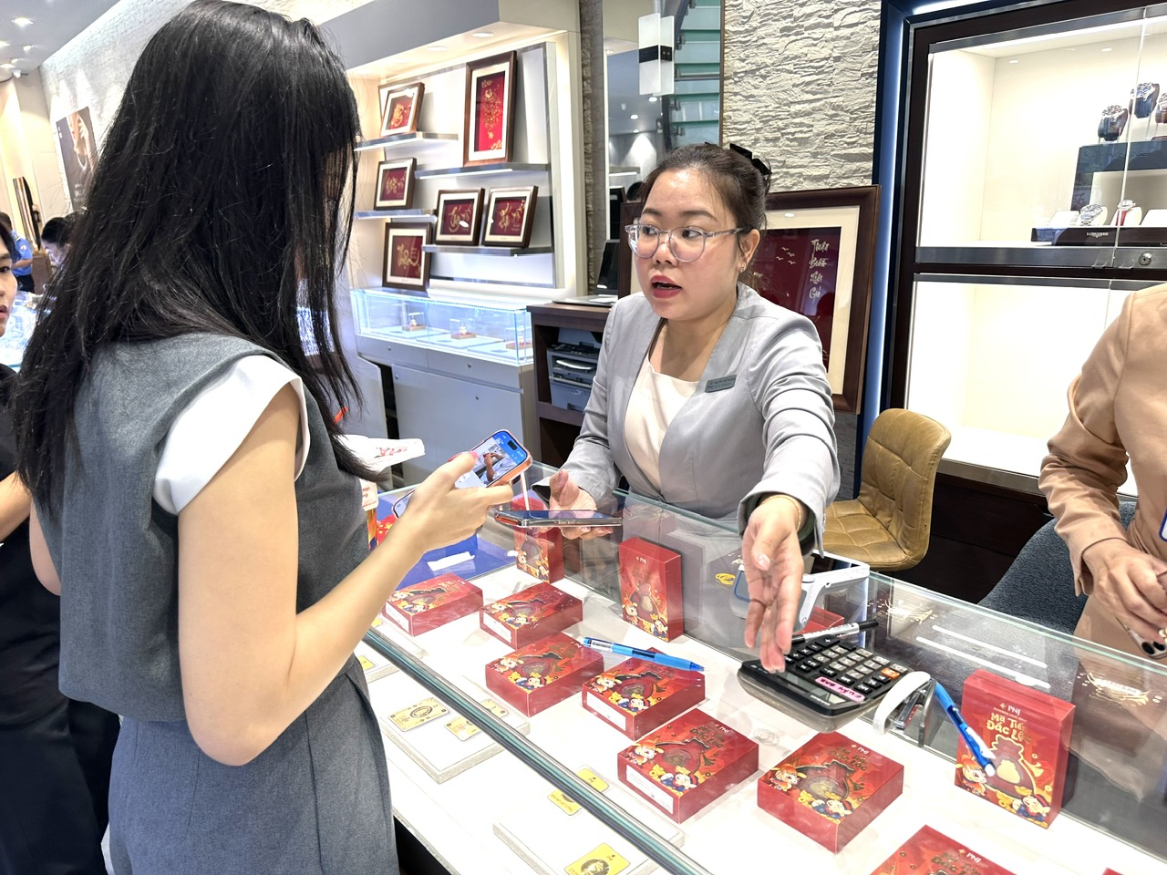 Giá vàng tăng trong ngày Thần tài- Ảnh 4.