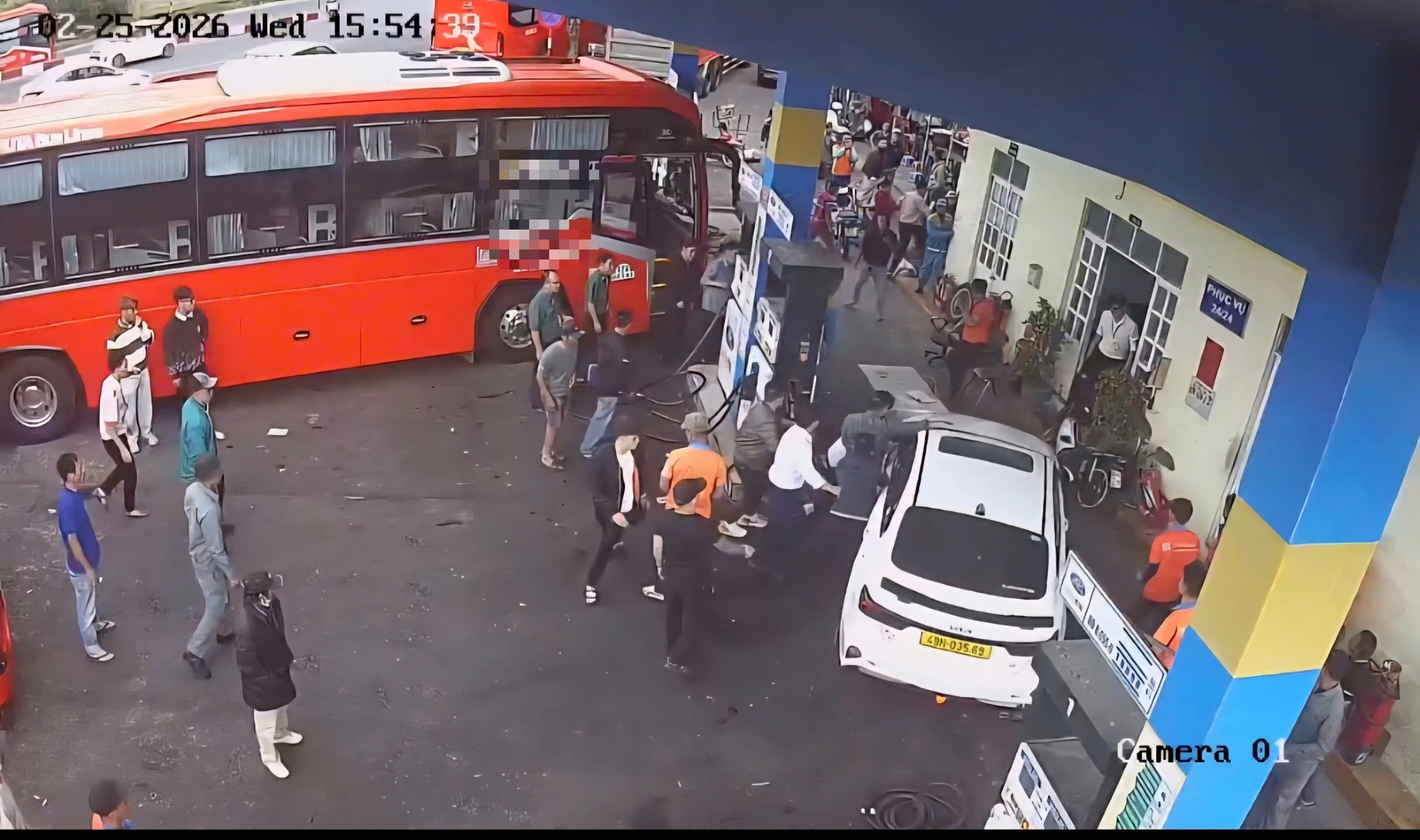 Bắt khẩn cấp tài xế lái ô tô tông 7 người tại bến xe Đà Lạt- Ảnh 3.