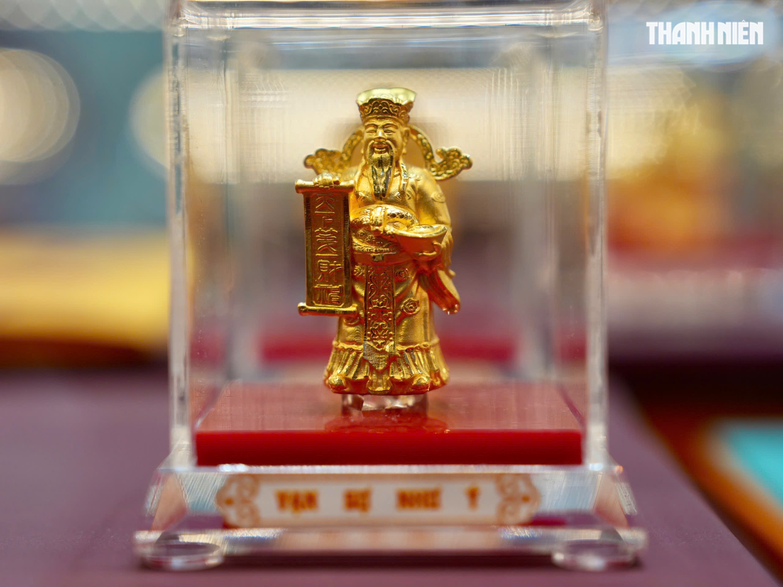 Chen chân mua vàng cầu may, tiệm vàng tại TP.HCM 'nghẹt thở' ngày vía Thần tài- Ảnh 10. Chen chân mua vàng cầu may, tiệm vàng tại TP.HCM 'nghẹt thở' ngày vía Thần tài- Ảnh 10.