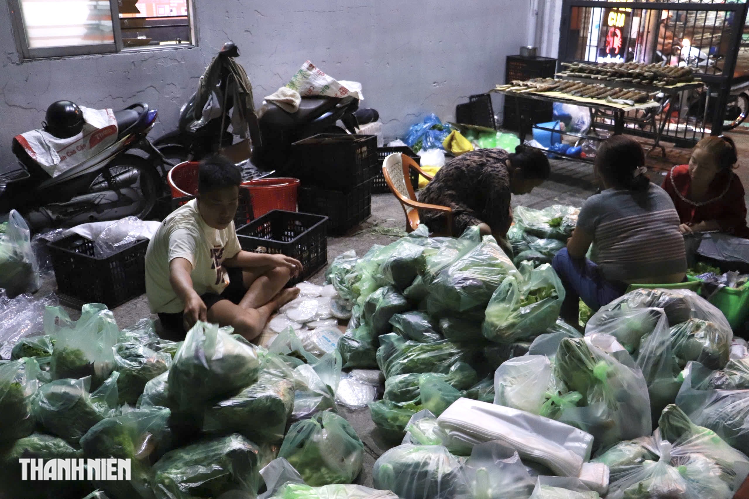 Cá lóc nướng vía Thần Tài ở TP.HCM: Vắng dần cảnh chuẩn bị vài tấn - Ảnh 7.