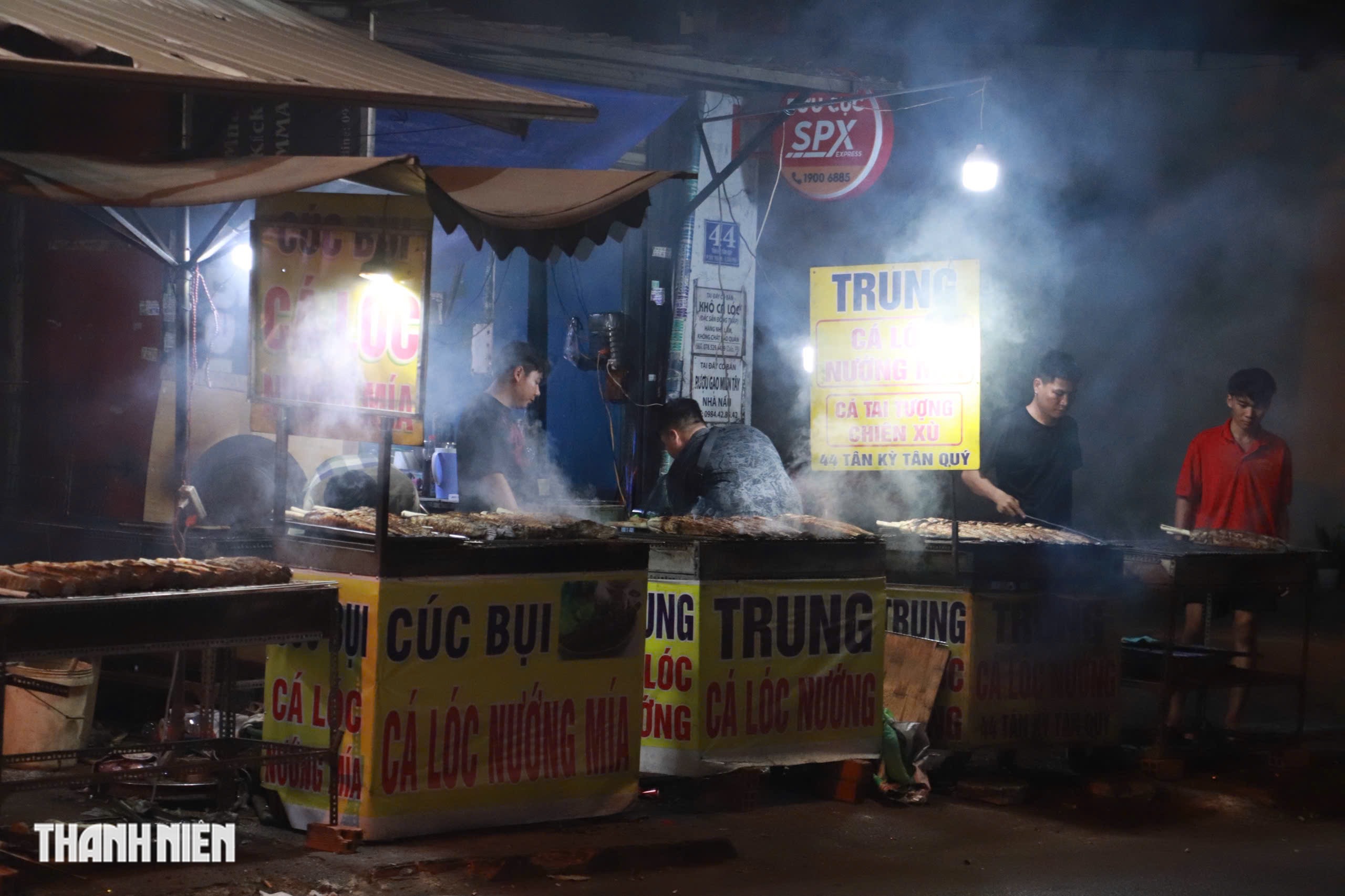 Cá lóc nướng vía Thần Tài ở TP.HCM: Vắng dần cảnh chuẩn bị vài tấn - Ảnh 1.