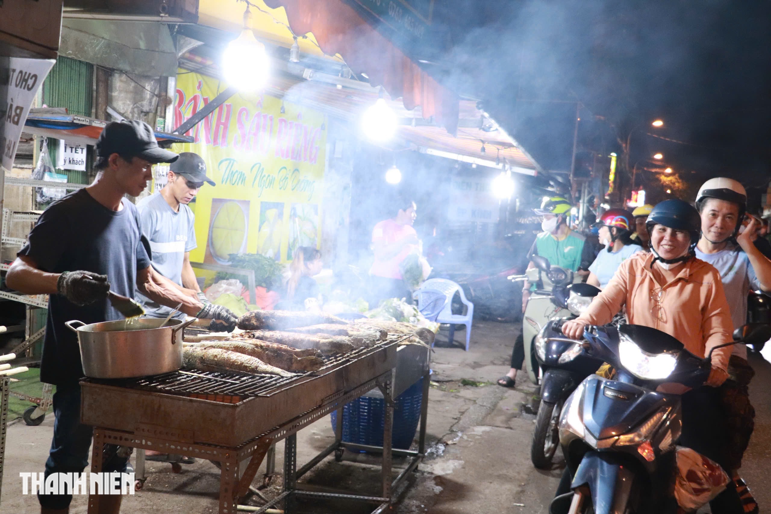 Cá lóc nướng vía Thần Tài ở TP.HCM: Vắng dần cảnh chuẩn bị vài tấn - Ảnh 5.