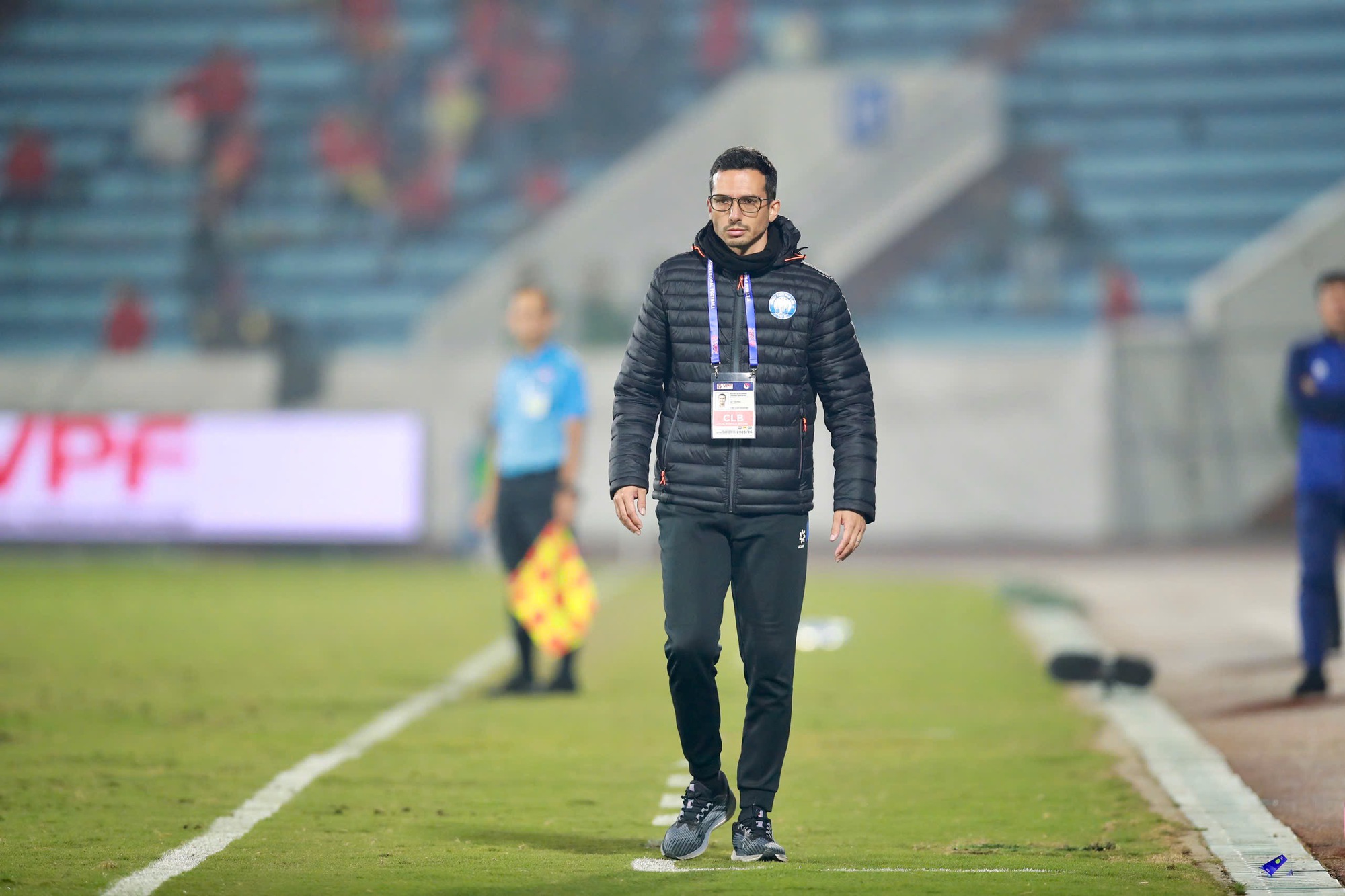 HLV Mauro từ chức vì lực bất tòng tâm, GĐKT Vũ Hồng Việt tái xuất dẫn dắt Nam Định đua trụ hạng- Ảnh 1.