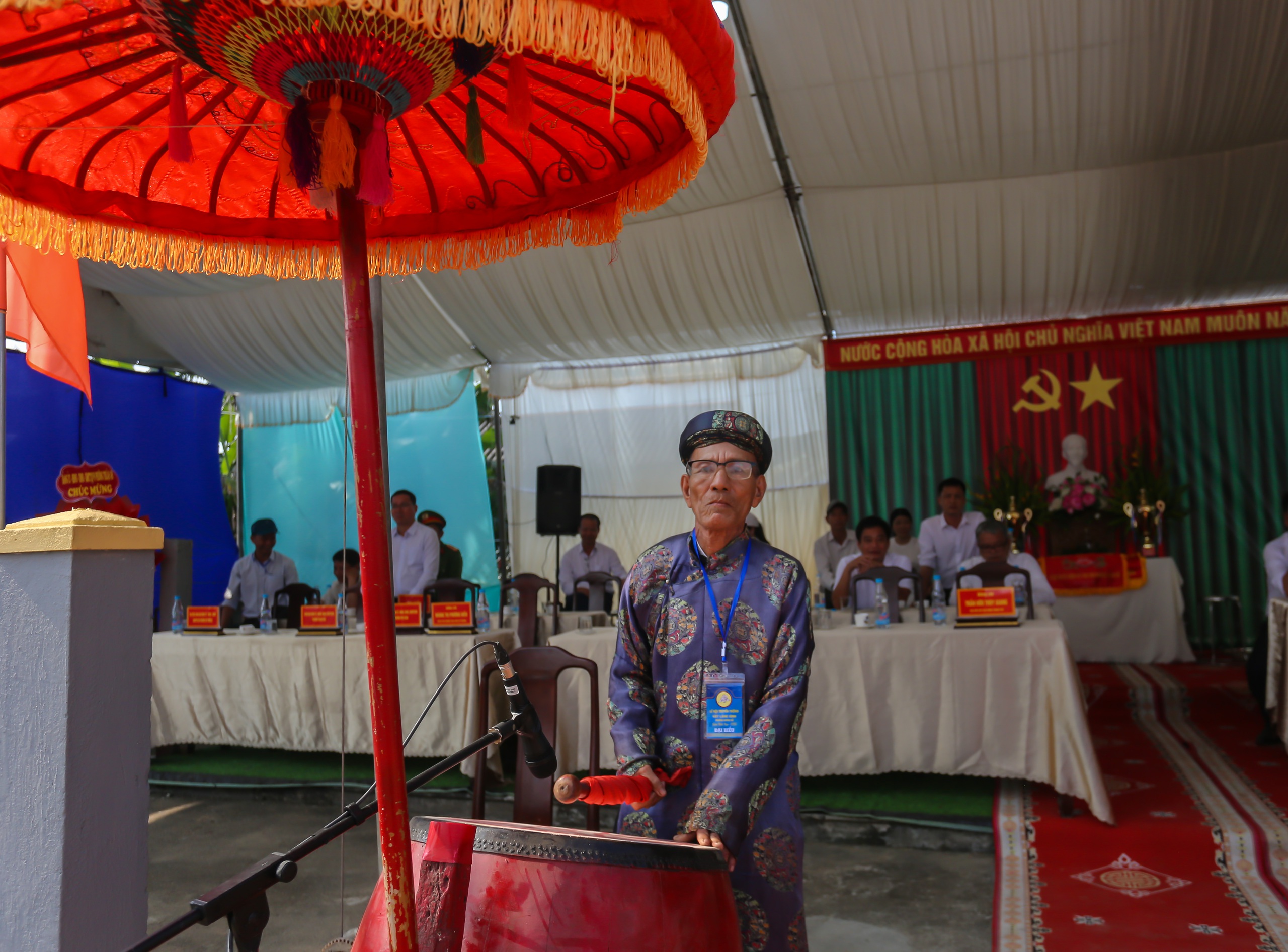 Xem thanh niên trai tráng so tài kịch tính ở hội vật có từ thời chúa Nguyễn- Ảnh 9. Xem thanh niên trai tráng so tài kịch tính ở hội vật có từ thời chúa Nguyễn- Ảnh 9.