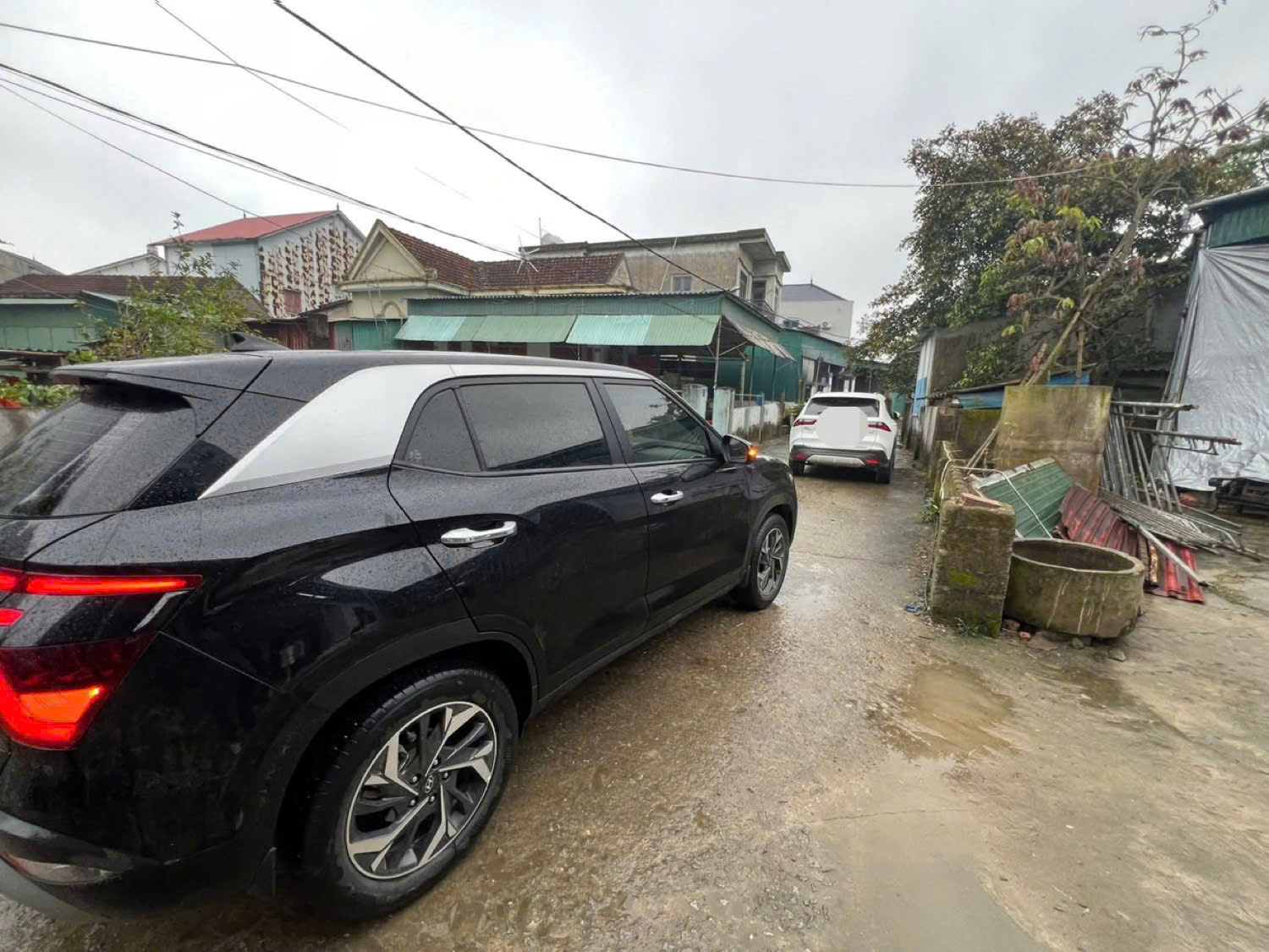 Khởi tố tài xế 'khóa đầu, khóa đuôi' xe người khác ở Hà Tĩnh- Ảnh 2. Khởi tố tài xế 'khóa đầu, khóa đuôi' xe người khác ở Hà Tĩnh- Ảnh 2.