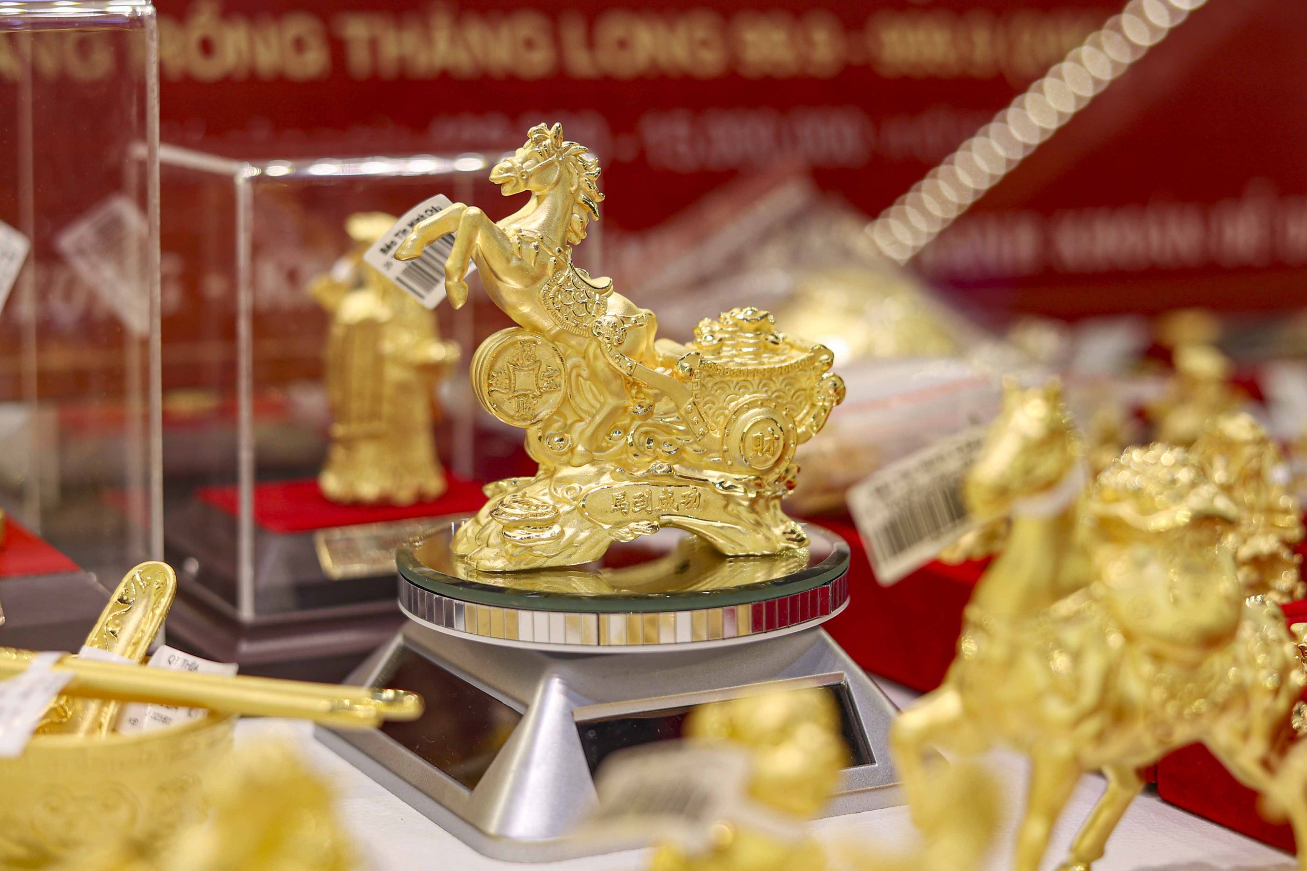 Dậy từ tờ mờ s&aacute;ng 'săn' tượng ngựa bằng v&agrave;ng trong ng&agrave;y v&iacute;a Thần t&agrave;i- Ảnh 12.