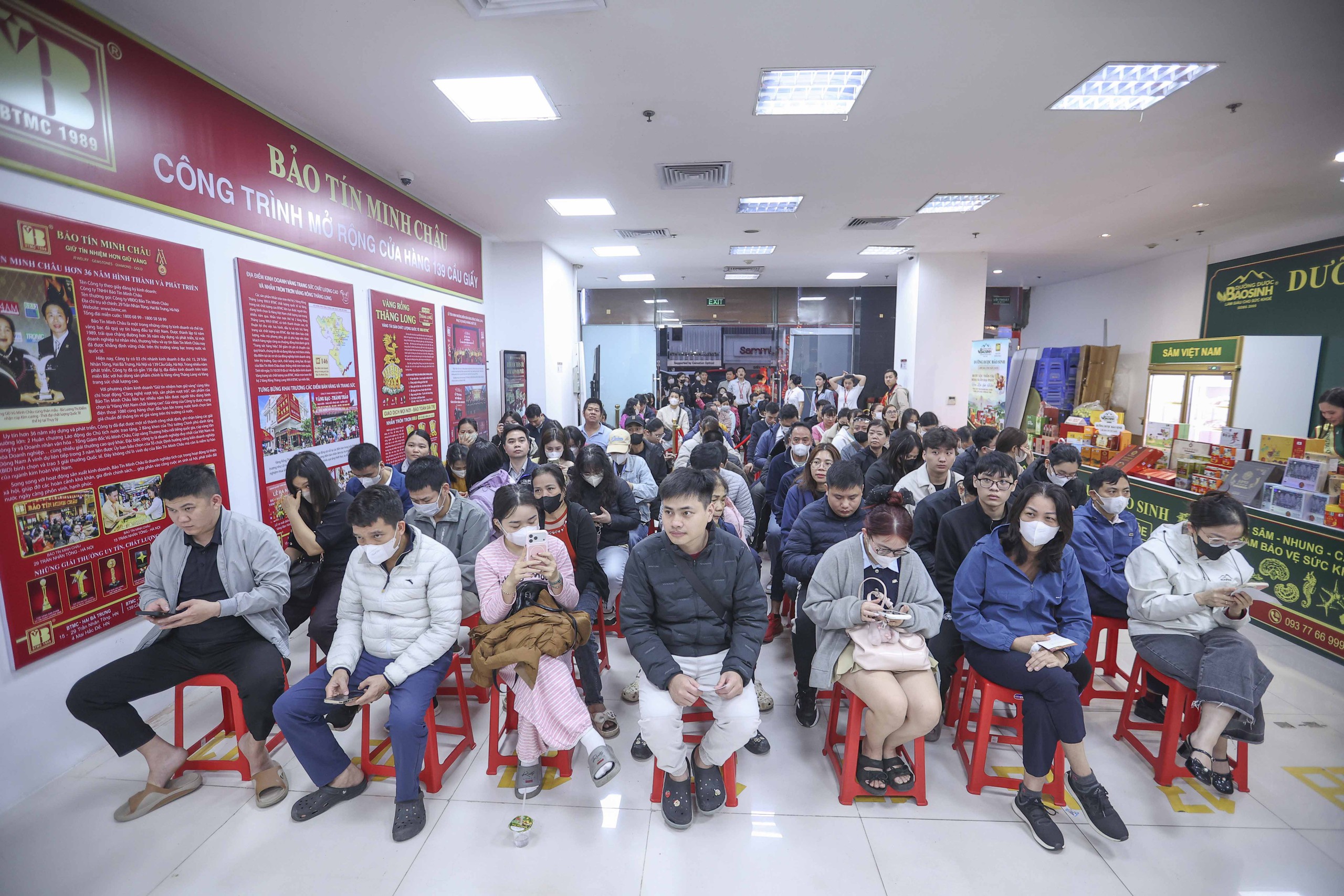 Dậy từ tờ mờ s&aacute;ng 'săn' tượng ngựa bằng v&agrave;ng trong ng&agrave;y v&iacute;a Thần t&agrave;i- Ảnh 1.