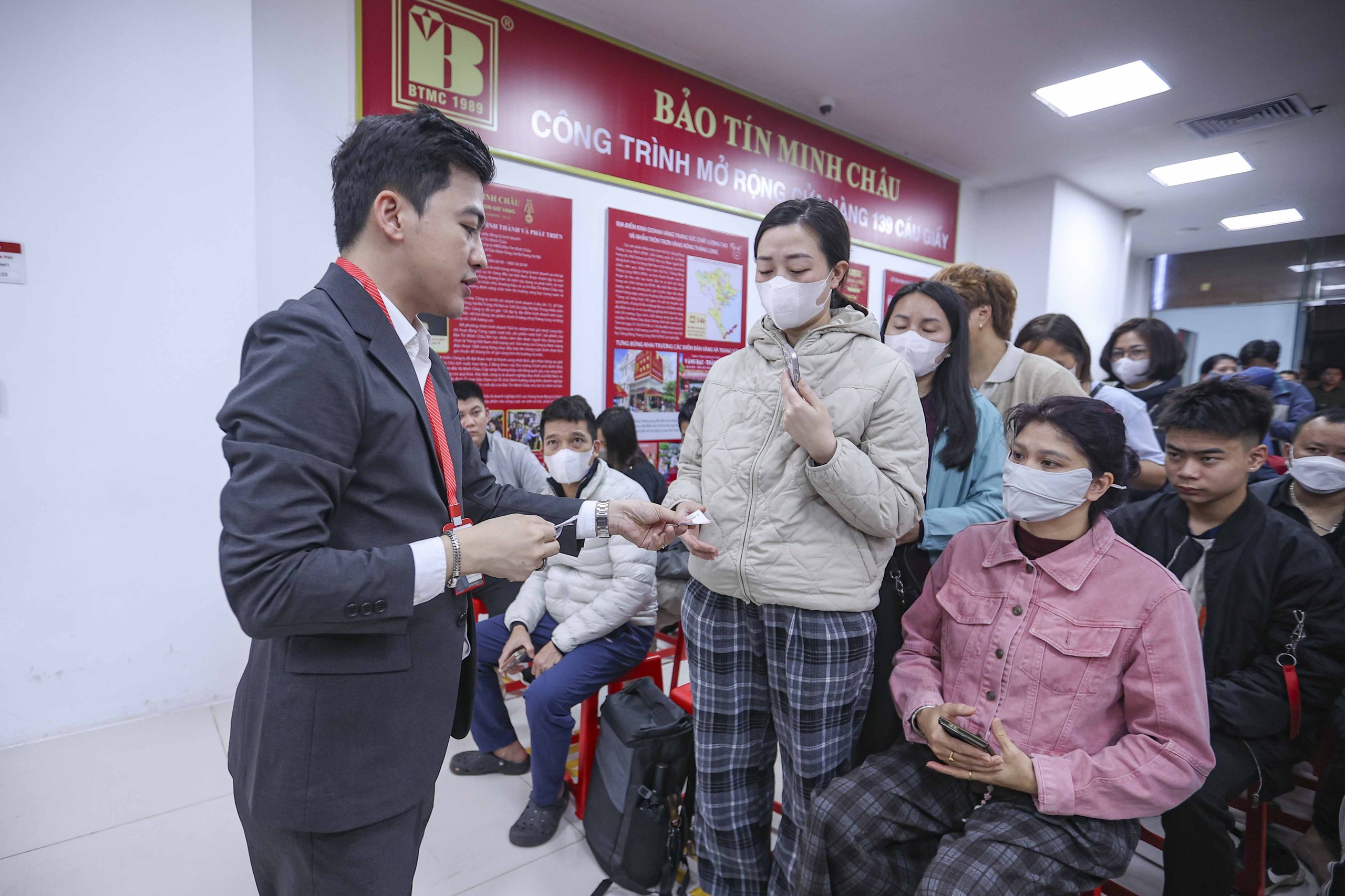 Dậy từ tờ mờ s&aacute;ng 'săn' tượng ngựa bằng v&agrave;ng trong ng&agrave;y v&iacute;a Thần t&agrave;i- Ảnh 6.