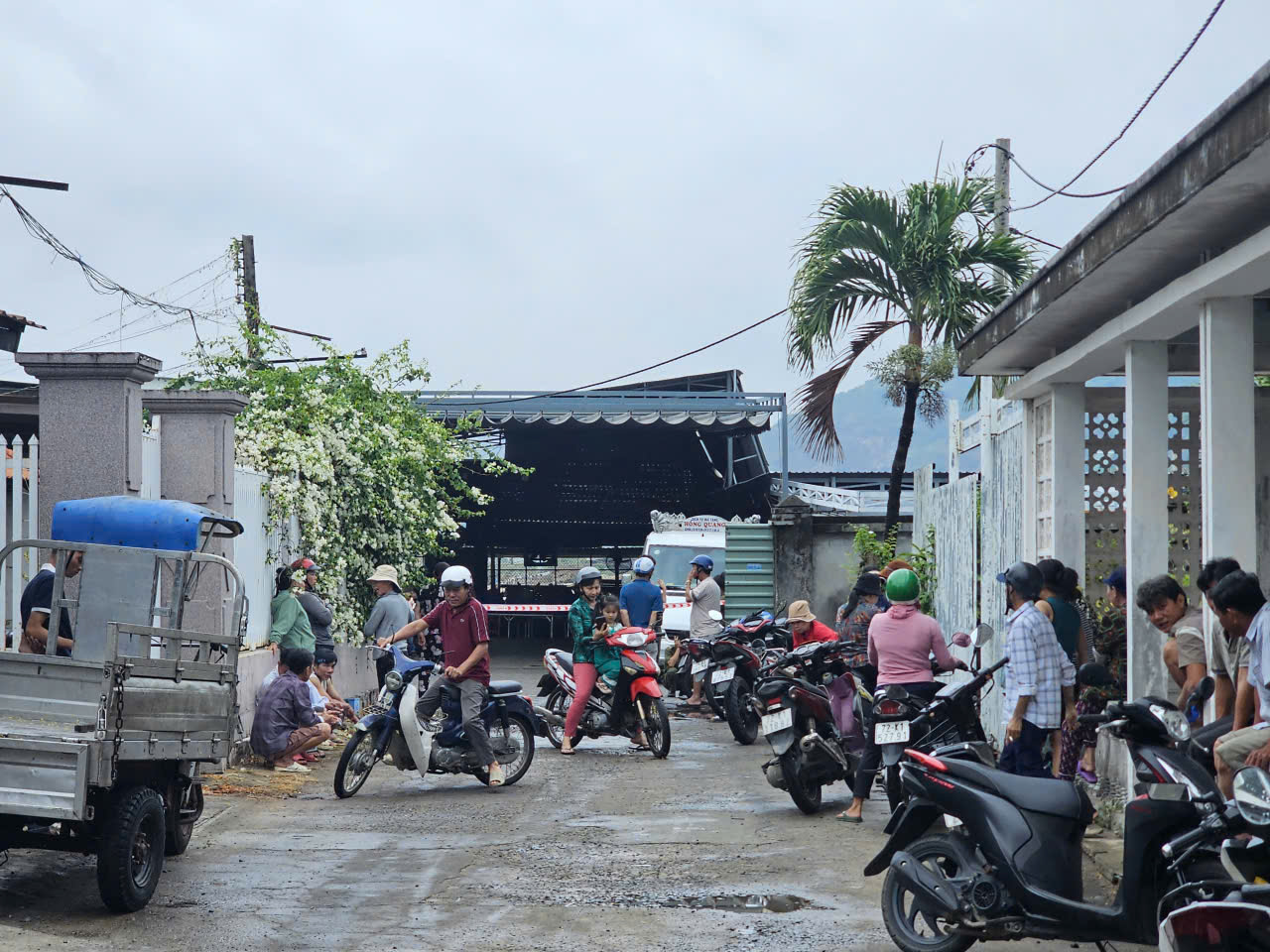 Nổ bình nén khí ở xã Long Hải: 2 người bị thương, 1 người tử vong - Ảnh 1. Nổ bình nén khí ở xã Long Hải: 2 người bị thương, 1 người tử vong - Ảnh 1.