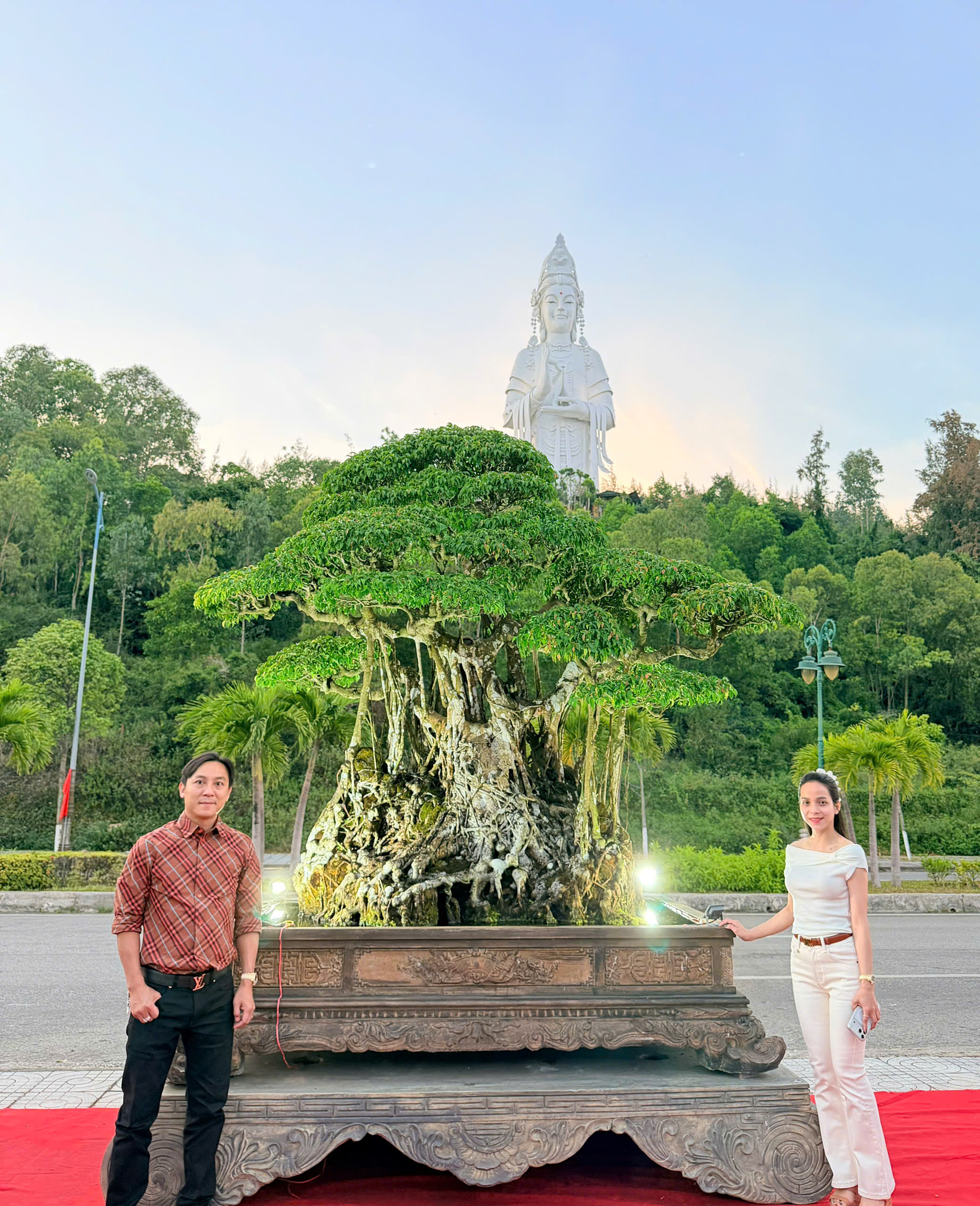 Cây sanh thế rồng độc lạ cao hơn 3 m thu hút tại triển lãm Quảng Ngãi 2026 - Ảnh 4. Cây sanh thế rồng độc lạ cao hơn 3 m thu hút tại triển lãm Quảng Ngãi 2026 - Ảnh 4.