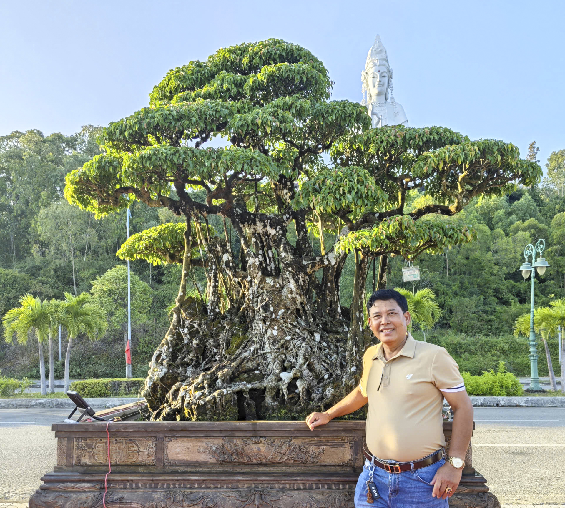 Cây sanh thế rồng độc lạ cao hơn 3 m thu hút tại triển lãm Quảng Ngãi 2026 - Ảnh 6. Cây sanh thế rồng độc lạ cao hơn 3 m thu hút tại triển lãm Quảng Ngãi 2026 - Ảnh 6.