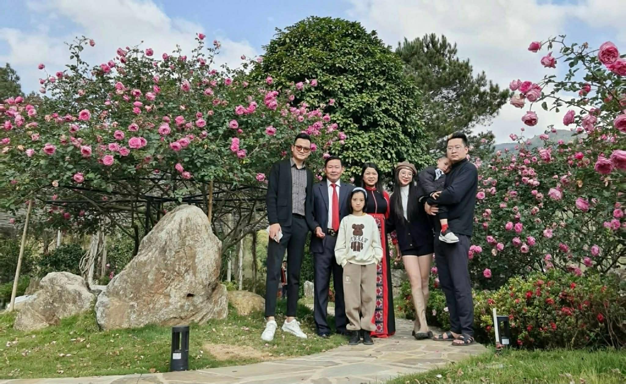 Bố mẹ chồng lái xe 9 tiếng, vượt 400 km thăm con dâu ăn tết nhà ngoại - Ảnh 2.