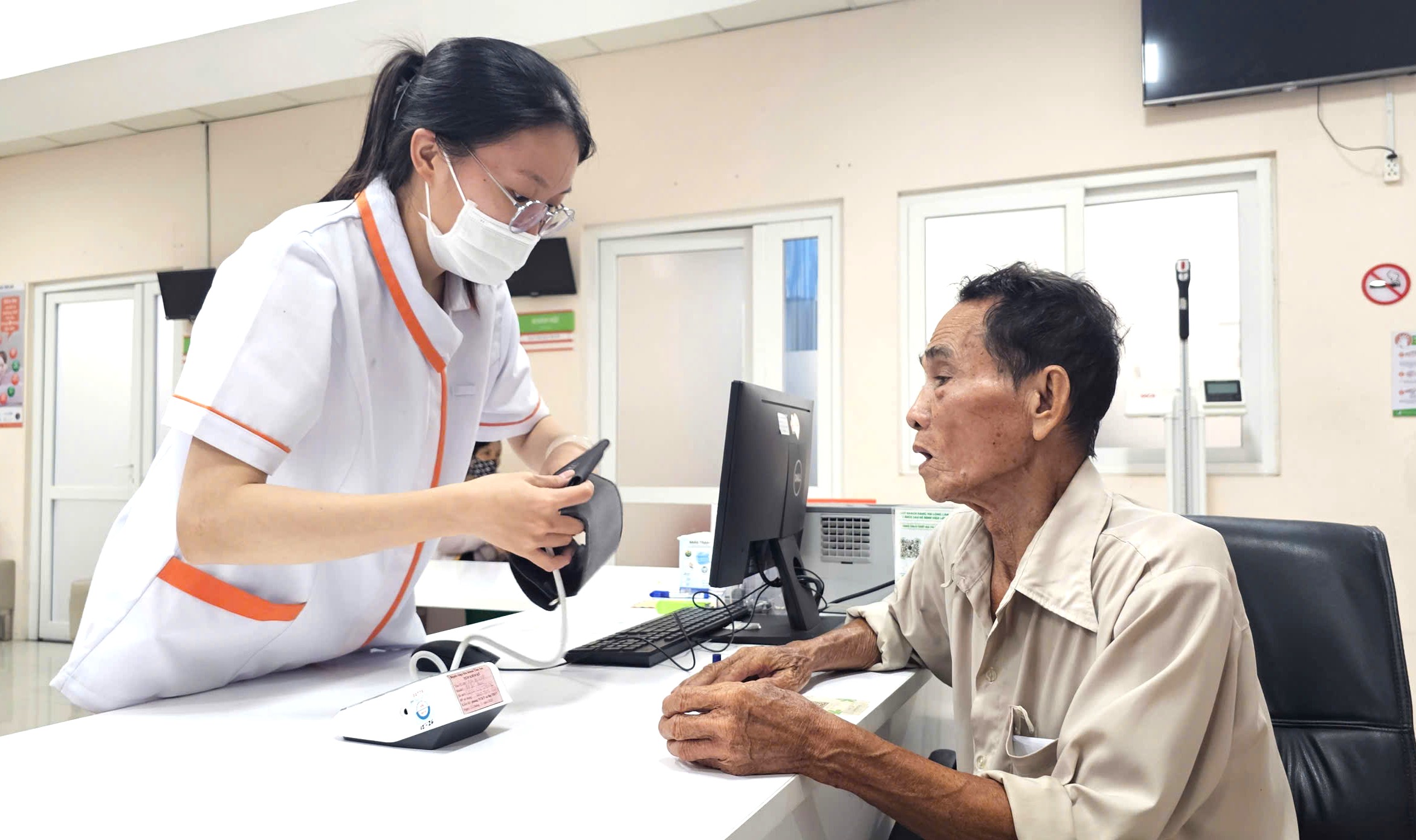 Bệnh viện đa khoa Quốc tế Tân An: Chất lượng ‘vượt tuyến’ giá cả tuyến tỉnh - Ảnh 2.