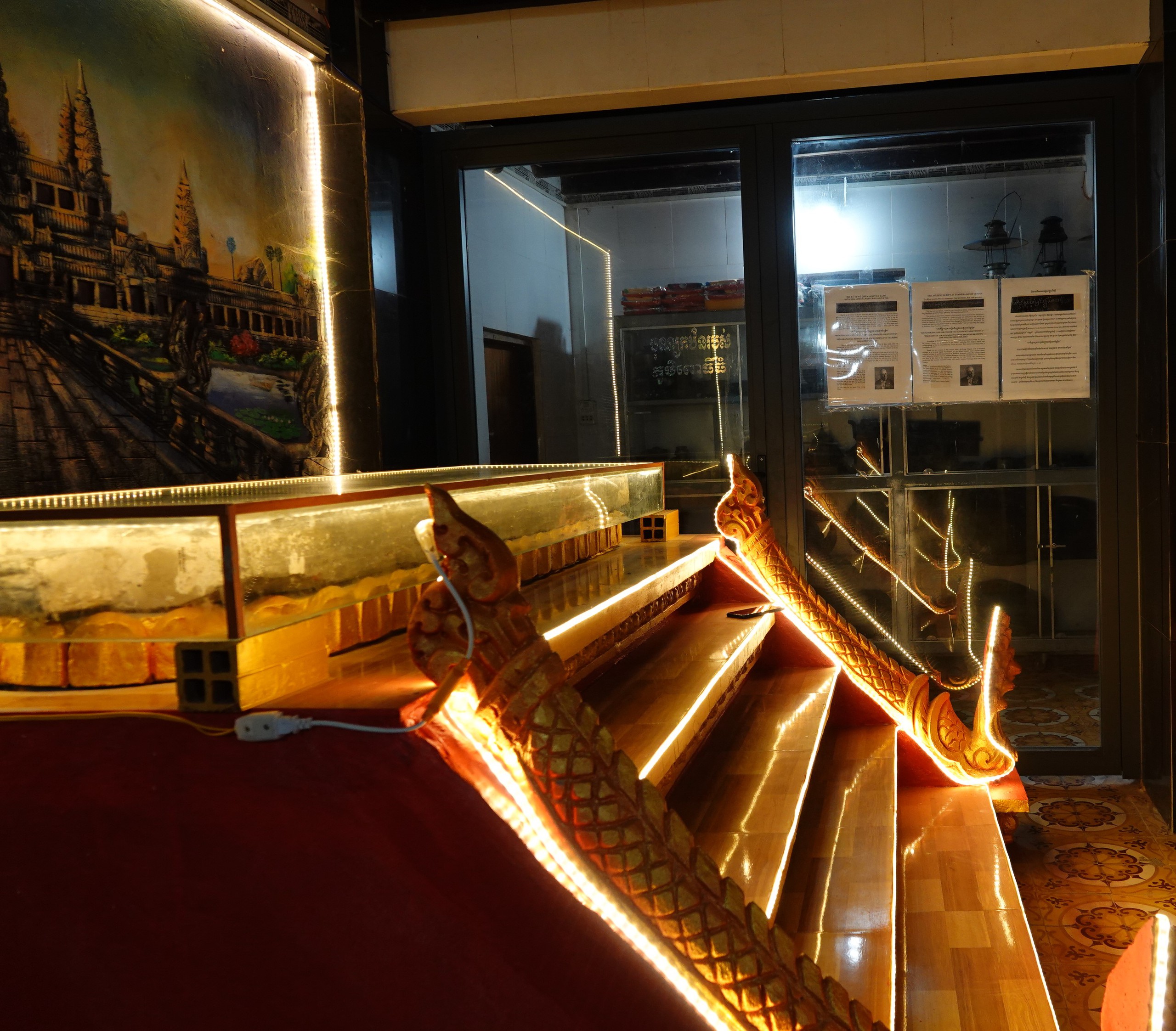 Ch&ugrave;a cổ Săm Pua v&agrave; tấm bia đ&aacute; khổng lồ b&iacute; ẩn - Ảnh 3.