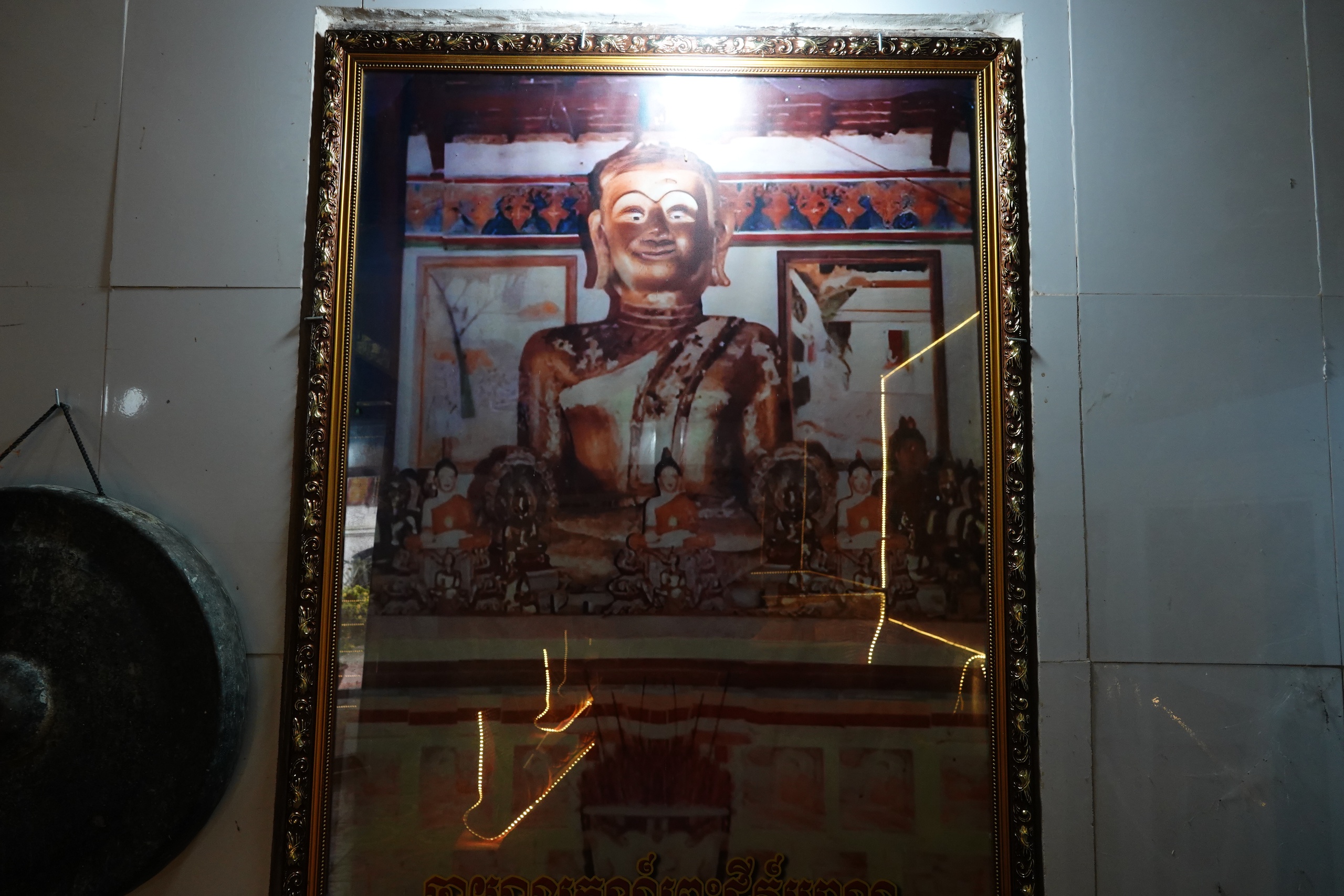 Ch&ugrave;a cổ Săm Pua v&agrave; tấm bia đ&aacute; khổng lồ b&iacute; ẩn - Ảnh 7.