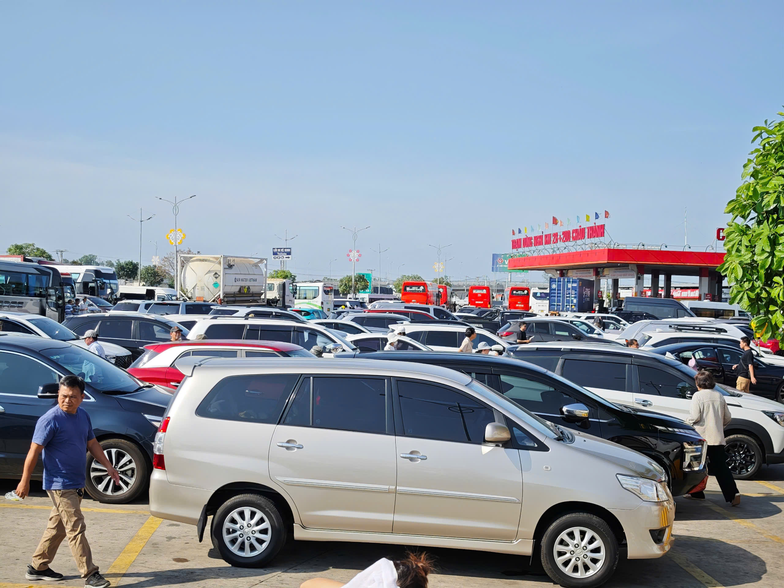 Cao tốc vẫn chưa hết bất cập: Cấp bách xóa 'cơn khát' trạm dừng nghỉ- Ảnh 2.