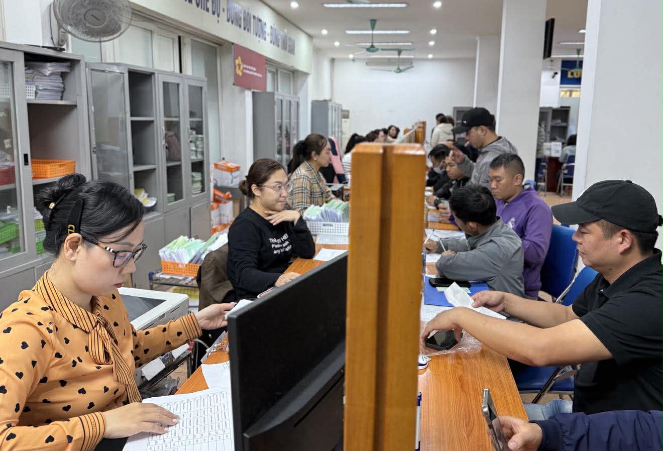 Bỏ loạt quy định quản lý công chức, viên chức tồn tại 10 - 30 năm- Ảnh 1. Bỏ loạt quy định quản lý công chức, viên chức tồn tại 10 - 30 năm- Ảnh 1.