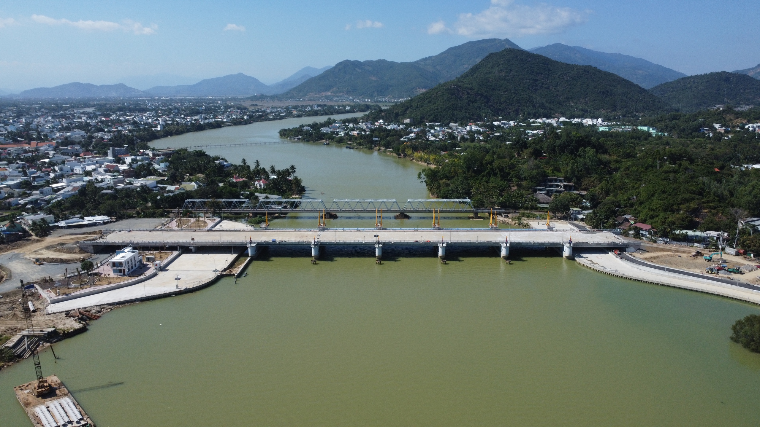 Đập ngăn mặn sông Cái Nha Trang dự kiến vận hành trong tháng 3   - Ảnh 1.