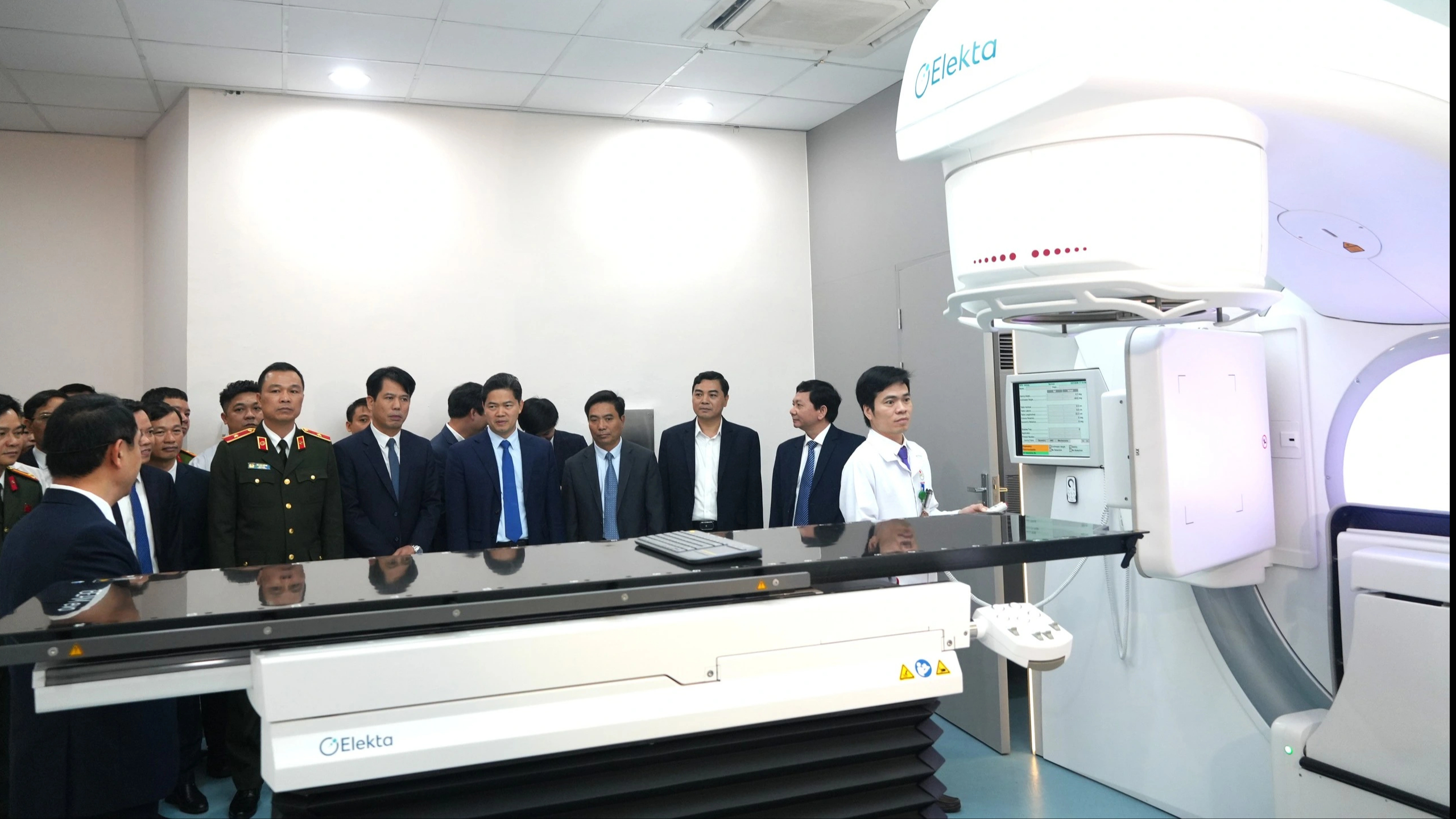 Thanh Hóa đưa vào sử dụng hệ thống xạ trị gia tốc công nghệ VMAT - Ảnh 2.