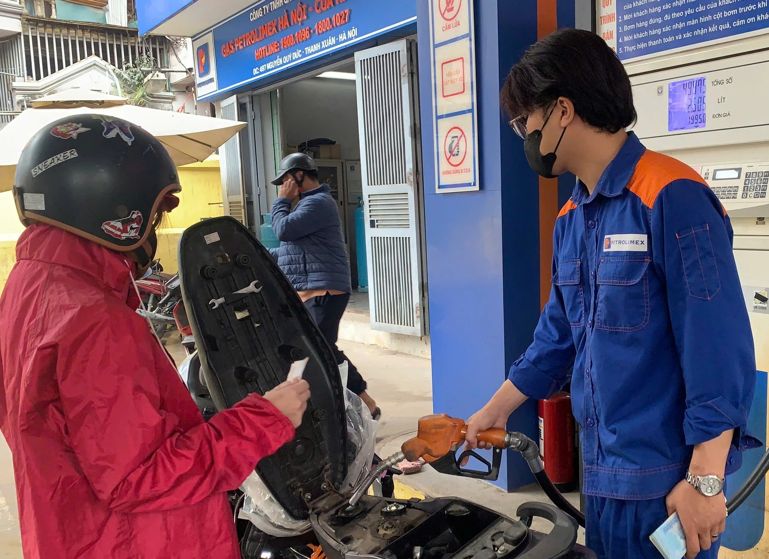 Bộ Công thương chỉ đạo 'nóng' sau 1 ngày giá xăng dầu tăng mạnh- Ảnh 1.