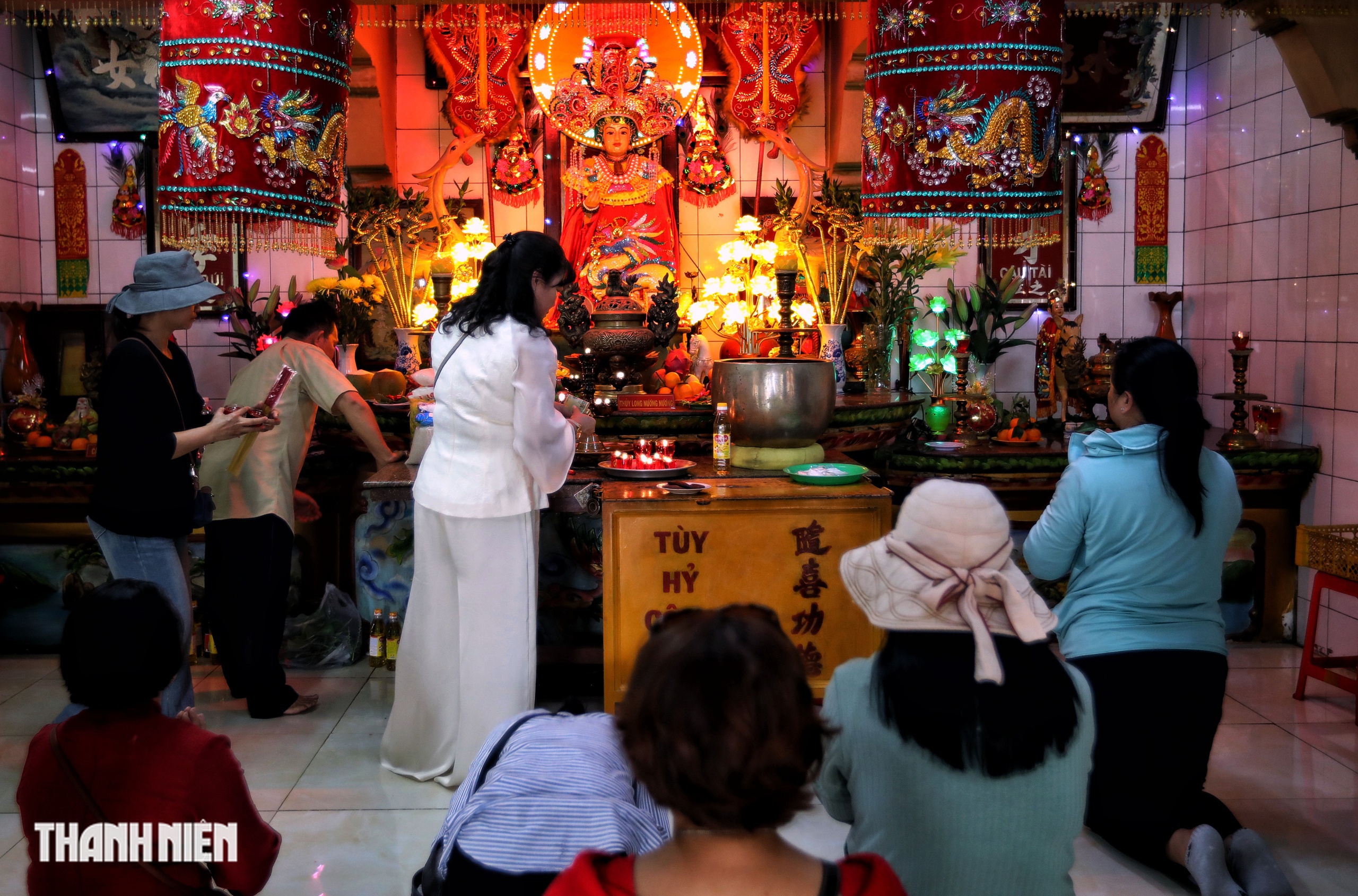 Nhộn nhịp người lấy 'lộc nước' từ mạch nước ngầm trăm năm ở TP.HCM- Ảnh 11.