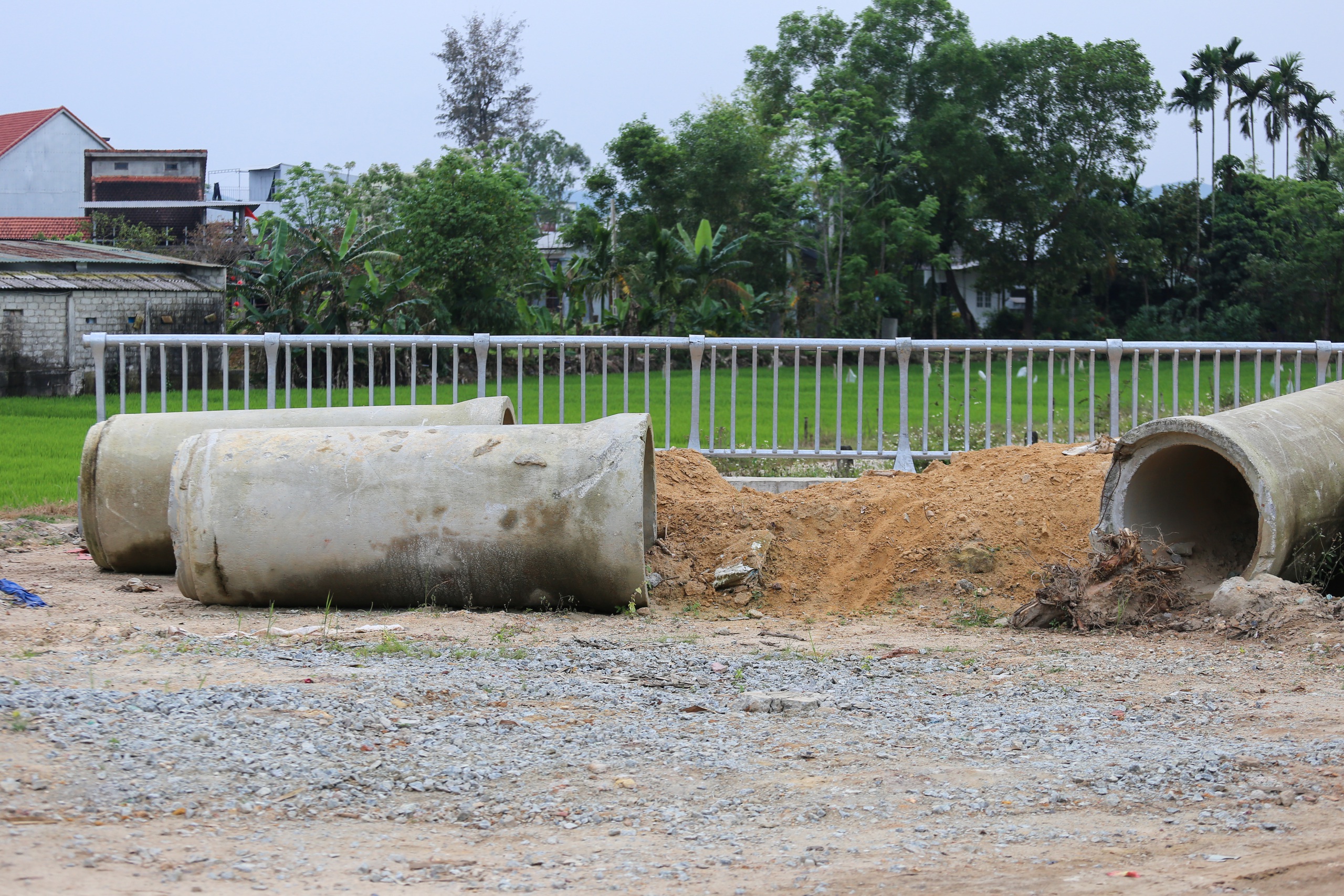 Ì ạch dự án đường nghìn tỉ nối sân bay Phú Bài với trung tâm TP.Huế- Ảnh 8. Ì ạch dự án đường nghìn tỉ nối sân bay Phú Bài với trung tâm TP.Huế- Ảnh 8.