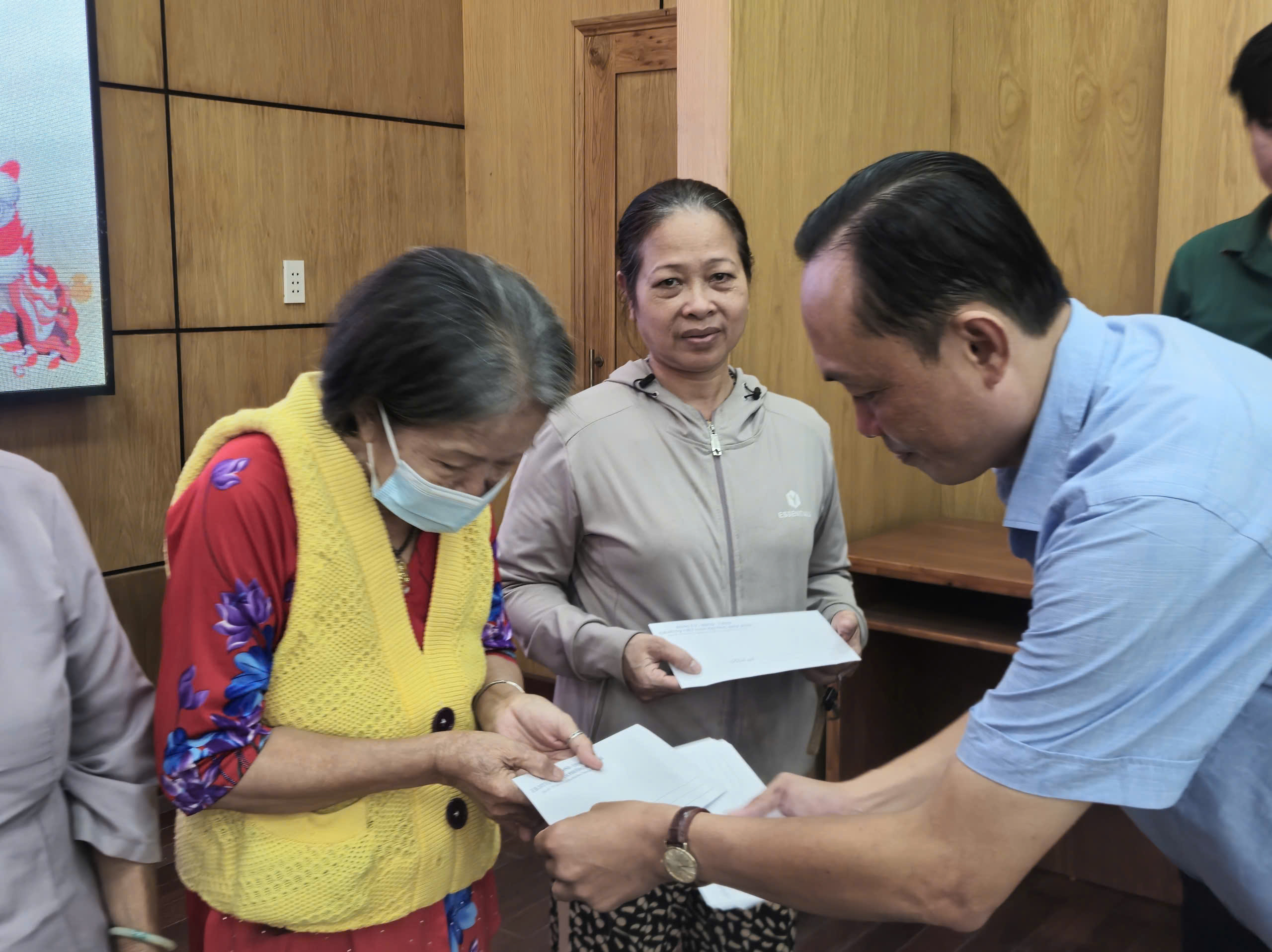 'Thủ Đức nghĩa tình': Hơn 3,9 tỉ đồng chăm lo tết cho người yếu thế- Ảnh 2.