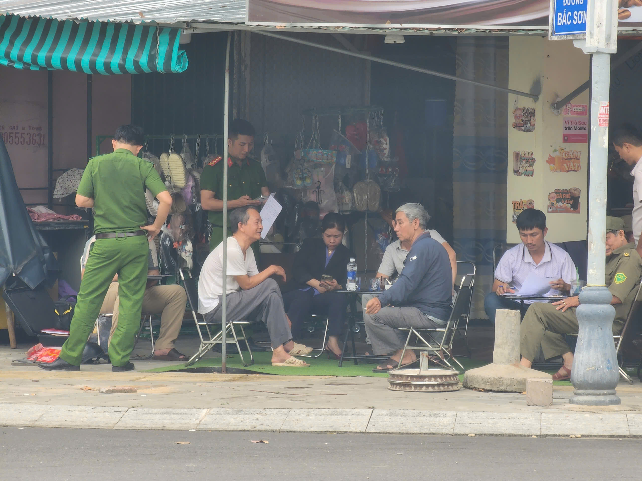 Quay lại quán nhậu 'giải quyết mâu thuẫn', 1 người bị tử vong - Ảnh 1.