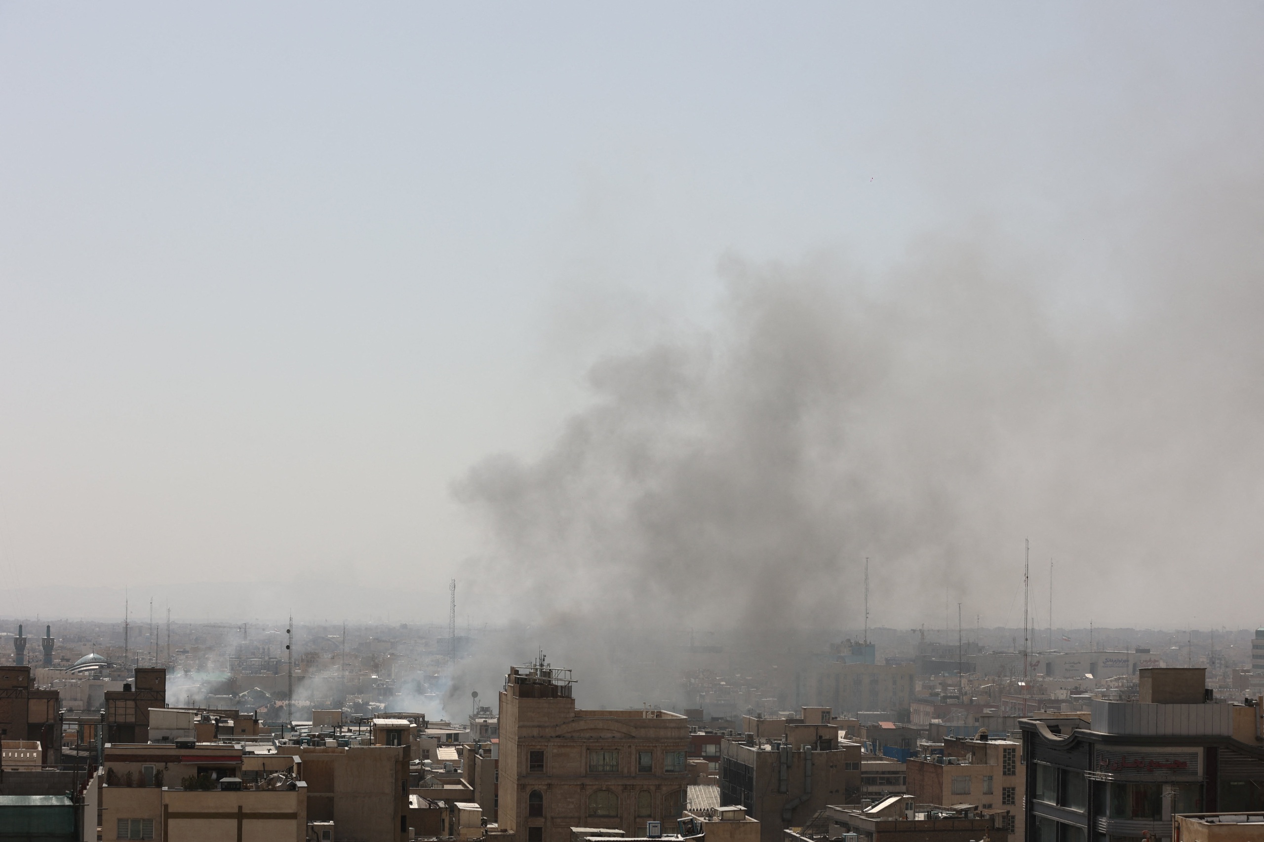 Ông Trump nói Mỹ tiến hành 'chiến dịch quân sự lớn' ở Iran - Ảnh 1.