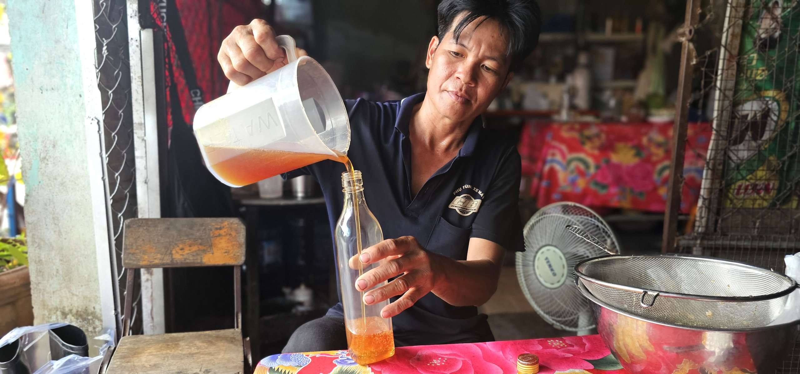 Gian nan và tình người trong nghề bắt ong mật rừng ở Tây Ninh - Ảnh 11.