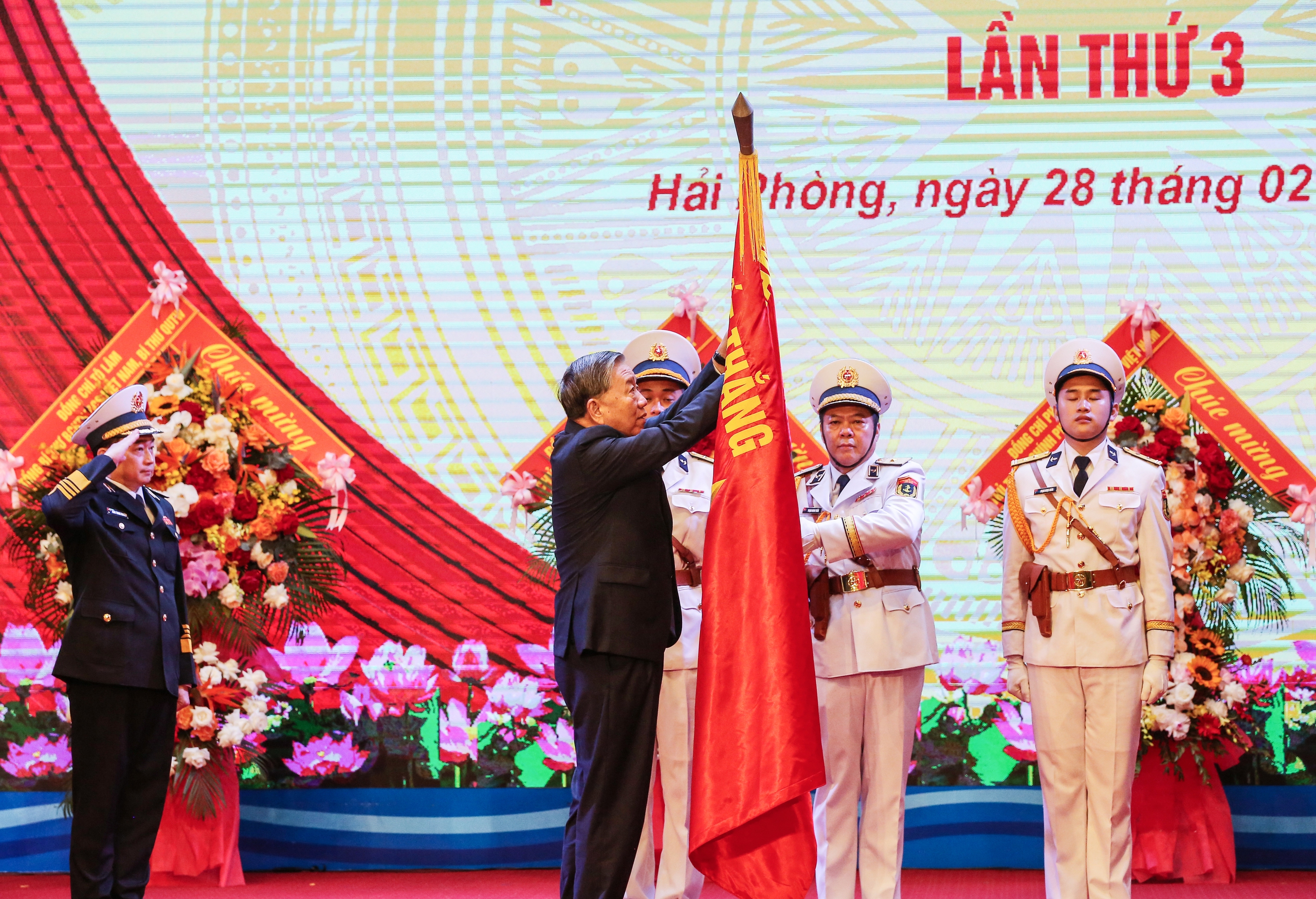 Tổng Bí thư Tô Lâm trao danh hiệu Anh hùng LLVTND tặng Quân chủng Hải quân - Ảnh 3.