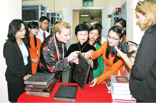 Người 'giữ hồn' mộc bản v&agrave; kh&aacute;t vọng mở rộng lưu trữ ra cộng đồng- Ảnh 3.