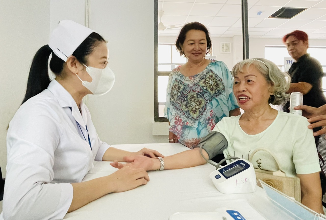 56 bệnh viện TP.HCM đồng loạt khám bệnh miễn phí cho 16.000 người - Ảnh 1.