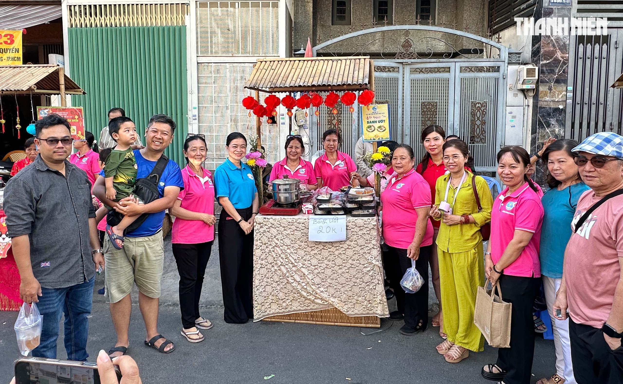 Tối nay 28.2, 'biển người' đổ về đường Hà Tôn Quyền TP.HCM chơi Lễ hội Nguyên tiêu - Ảnh 8.