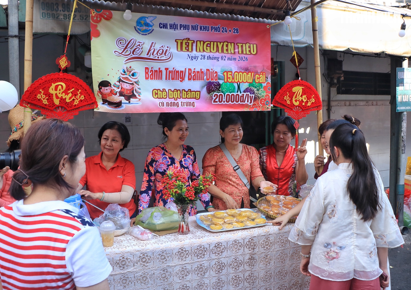 Tối nay 28.2, 'biển người' đổ về đường Hà Tôn Quyền TP.HCM chơi Lễ hội Nguyên tiêu - Ảnh 10.