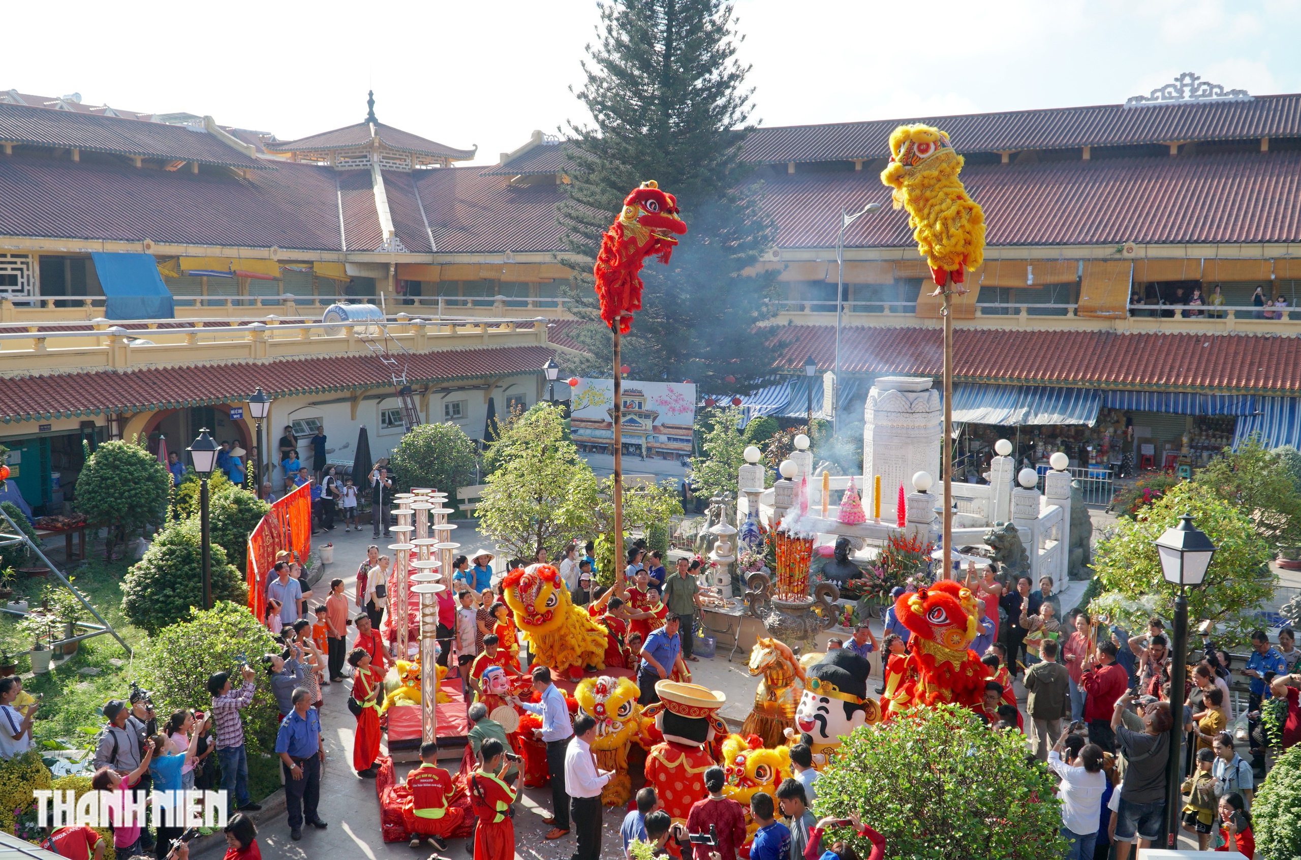 Lễ Kỳ Y&ecirc;n chợ B&igrave;nh T&acirc;y: M&agrave;n m&uacute;a ngựa lạ mắt thu h&uacute;t người xem - Ảnh 9.