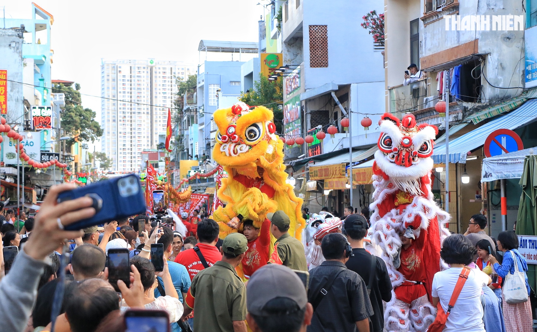 Tối nay 28.2, 'biển người' đổ về đường Hà Tôn Quyền TP.HCM chơi Lễ hội Nguyên tiêu - Ảnh 3.