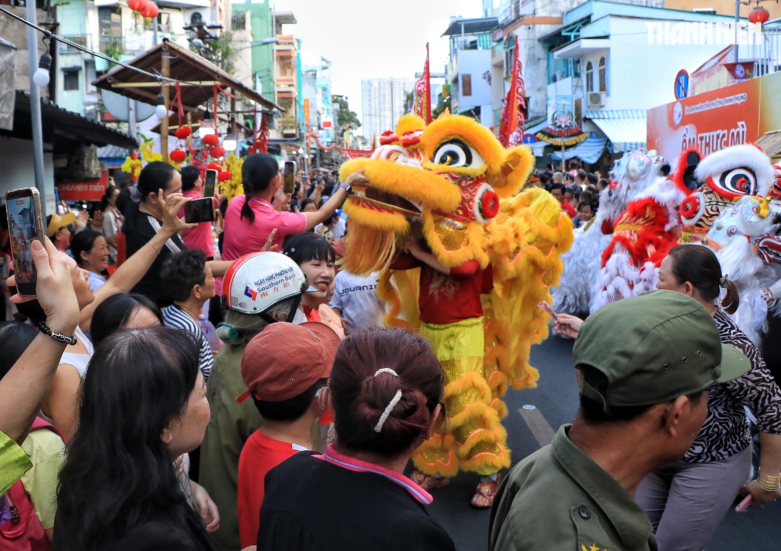 Tối nay 28.2, 'biển người' đổ về đường Hà Tôn Quyền TP.HCM chơi Lễ hội Nguyên tiêu - Ảnh 16.