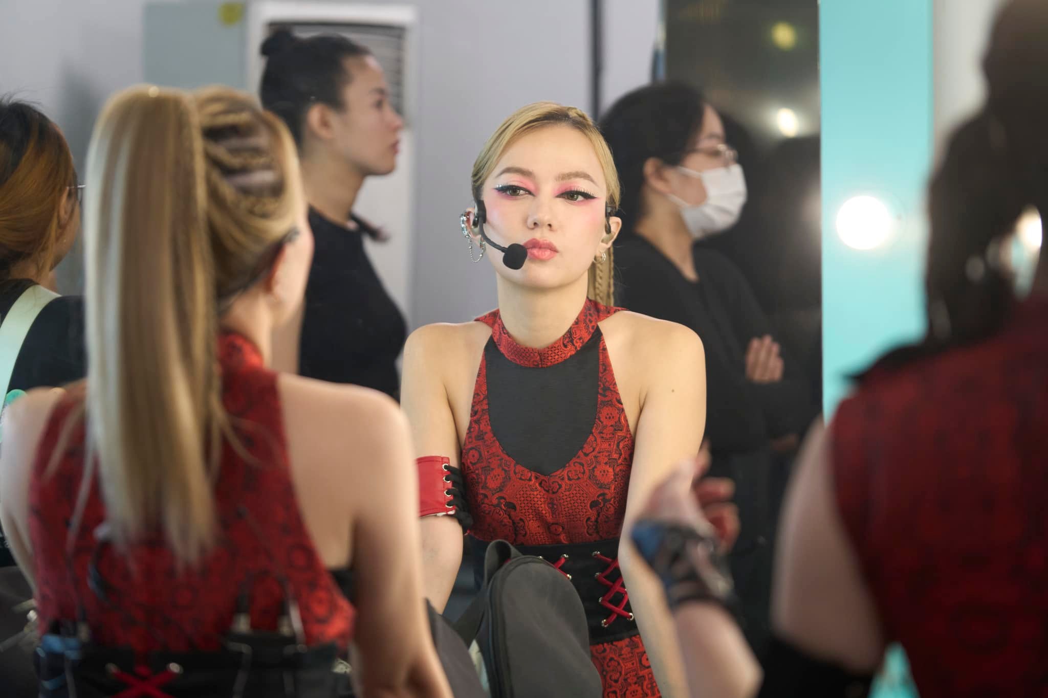 Cuộc sống của 'b&eacute;' Xu&acirc;n Nghi trước khi được bạn trai cầu h&ocirc;n - Ảnh 2.