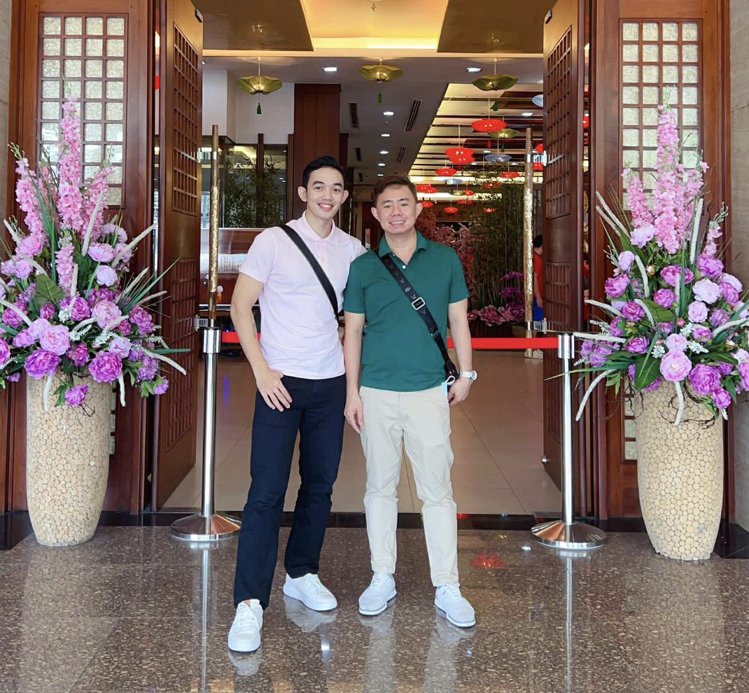 Hai anh ch&agrave;ng TP.HCM b&aacute;n m&oacute;n Việt ở Philippines v&agrave; điều bất ngờ - Ảnh 3.