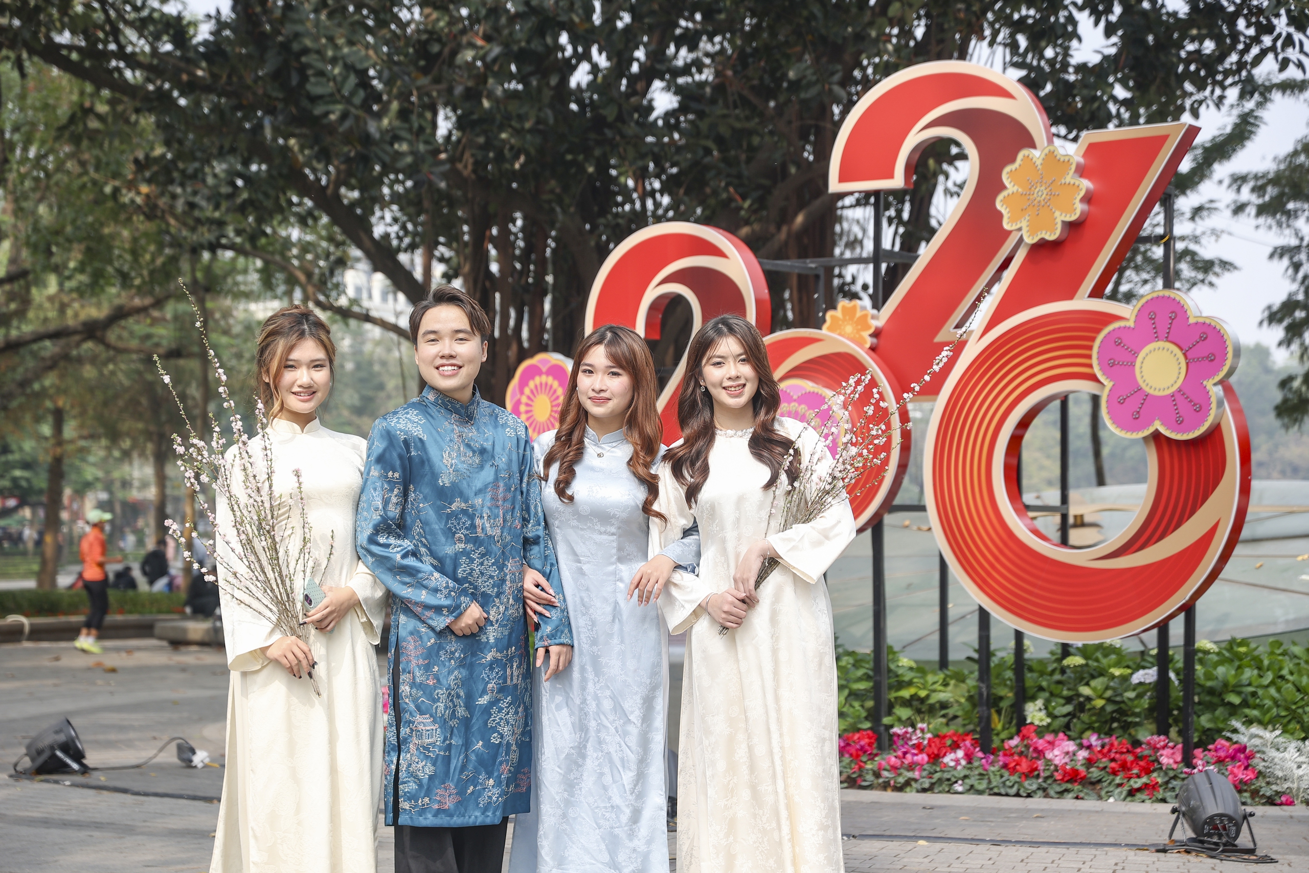 Đ&agrave;o, quất 'xuống phố', H&agrave; Nội rộn r&atilde; sắc xu&acirc;n- Ảnh 5.