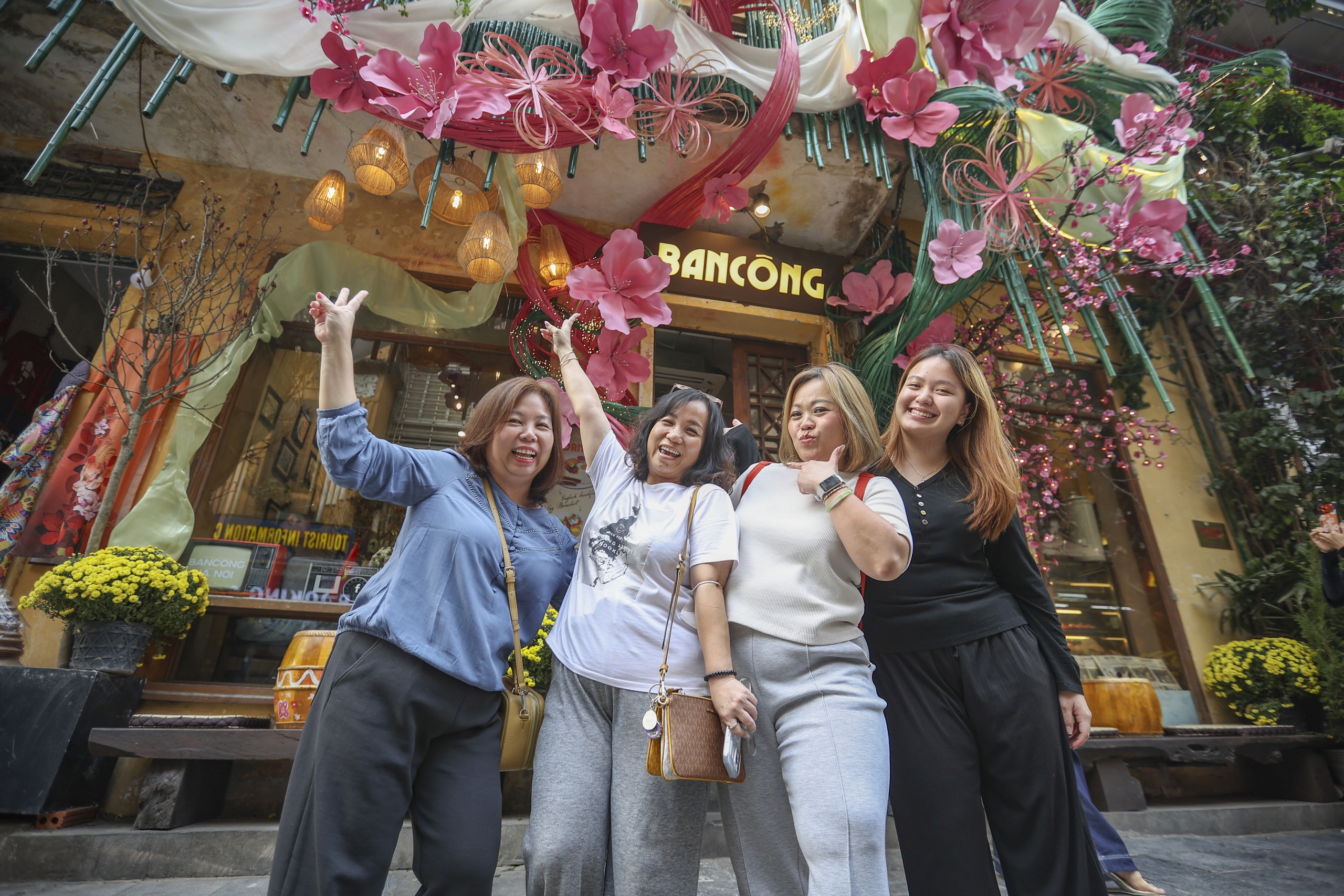 Đ&agrave;o, quất 'xuống phố', H&agrave; Nội rộn r&atilde; sắc xu&acirc;n- Ảnh 6.