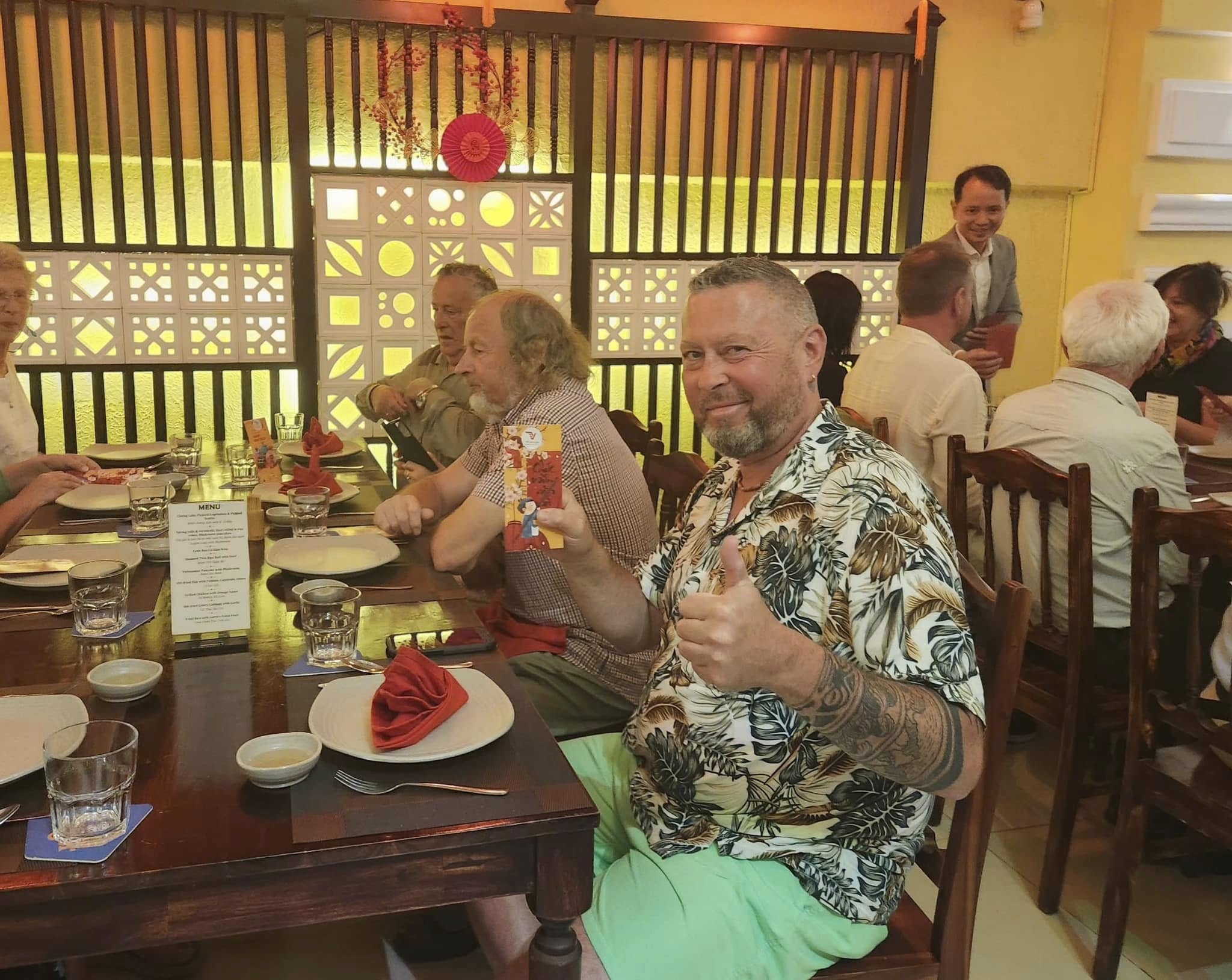 Du khách háo hức chờ ăn Tết Việt- Ảnh 4. Du khách háo hức chờ ăn Tết Việt- Ảnh 4.