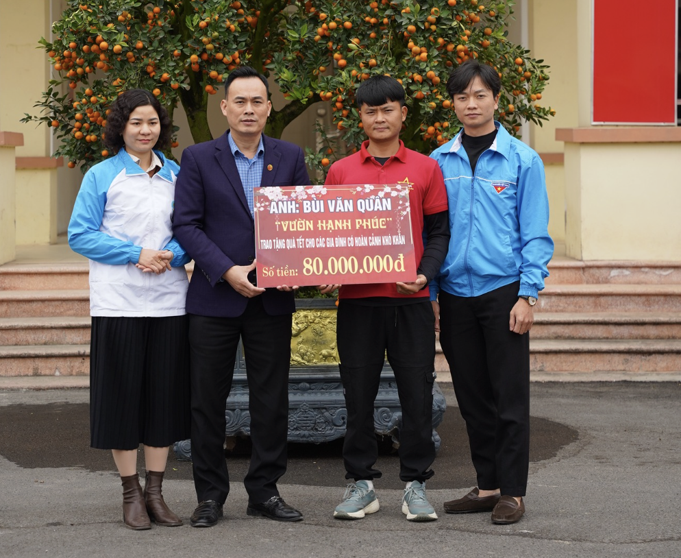 Linh vật ngựa 10 tấn màu hồng 'lên sóng' Tết Bính Ngọ, nhận mưa lời khen - Ảnh 7.