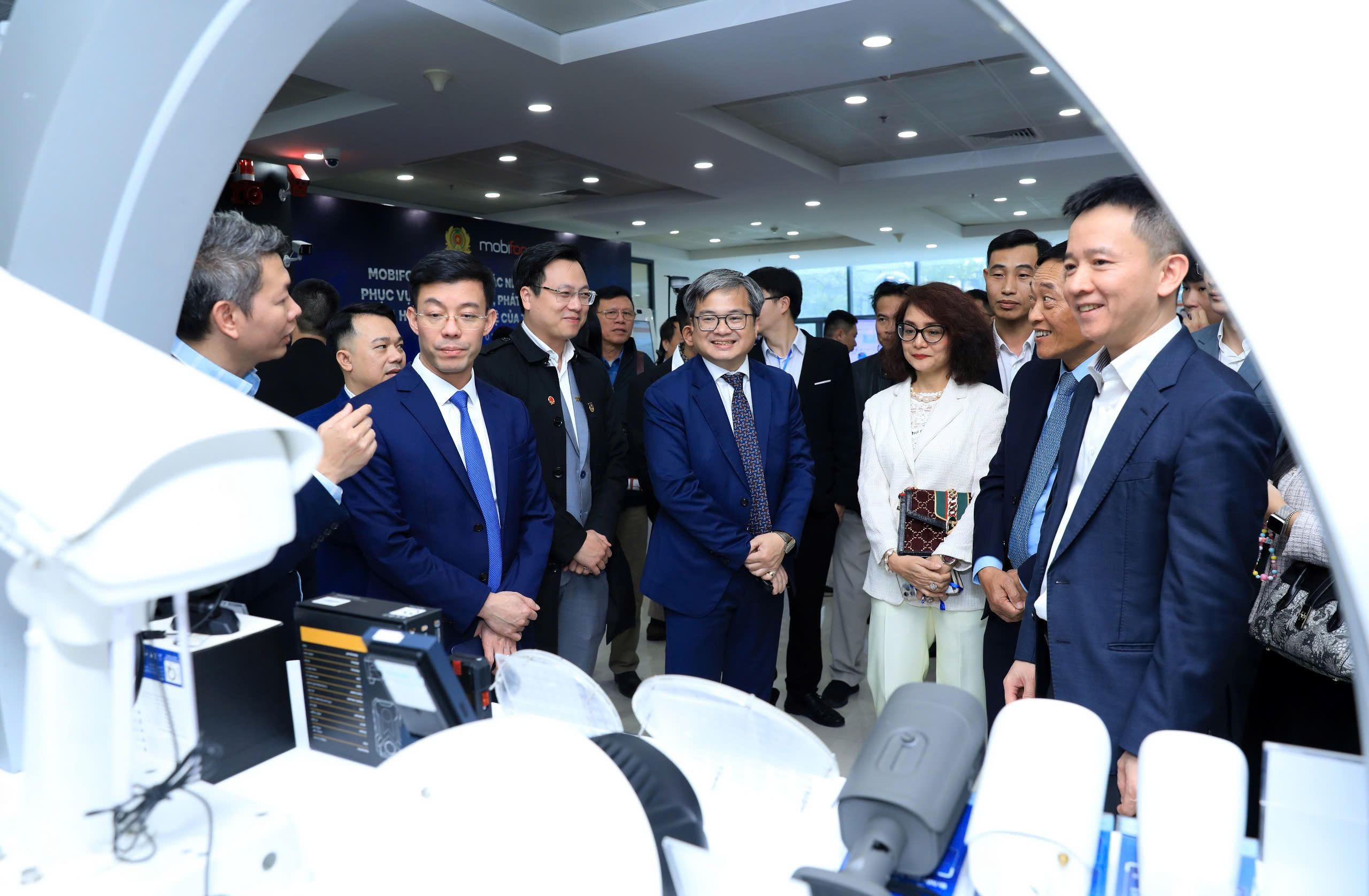 'Hà Nội chuyển đổi số để phát triển kinh tế số, chứ không phải vì phong trào' - Ảnh 2.