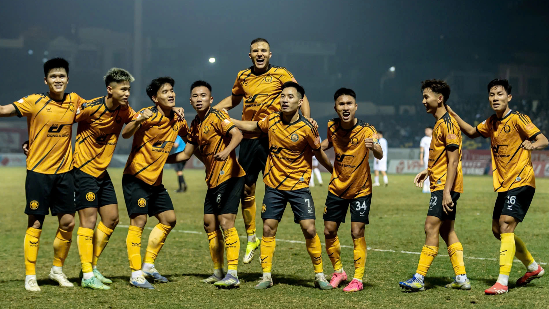 Sở không thể hỗ trợ tài chính, một nhà tài trợ lớn sắp ‘rót tiền’: CLB Thanh Hóa thoát khủng hoảng- Ảnh 1. Sở không thể hỗ trợ tài chính, một nhà tài trợ lớn sắp ‘rót tiền’: CLB Thanh Hóa thoát khủng hoảng- Ảnh 1.