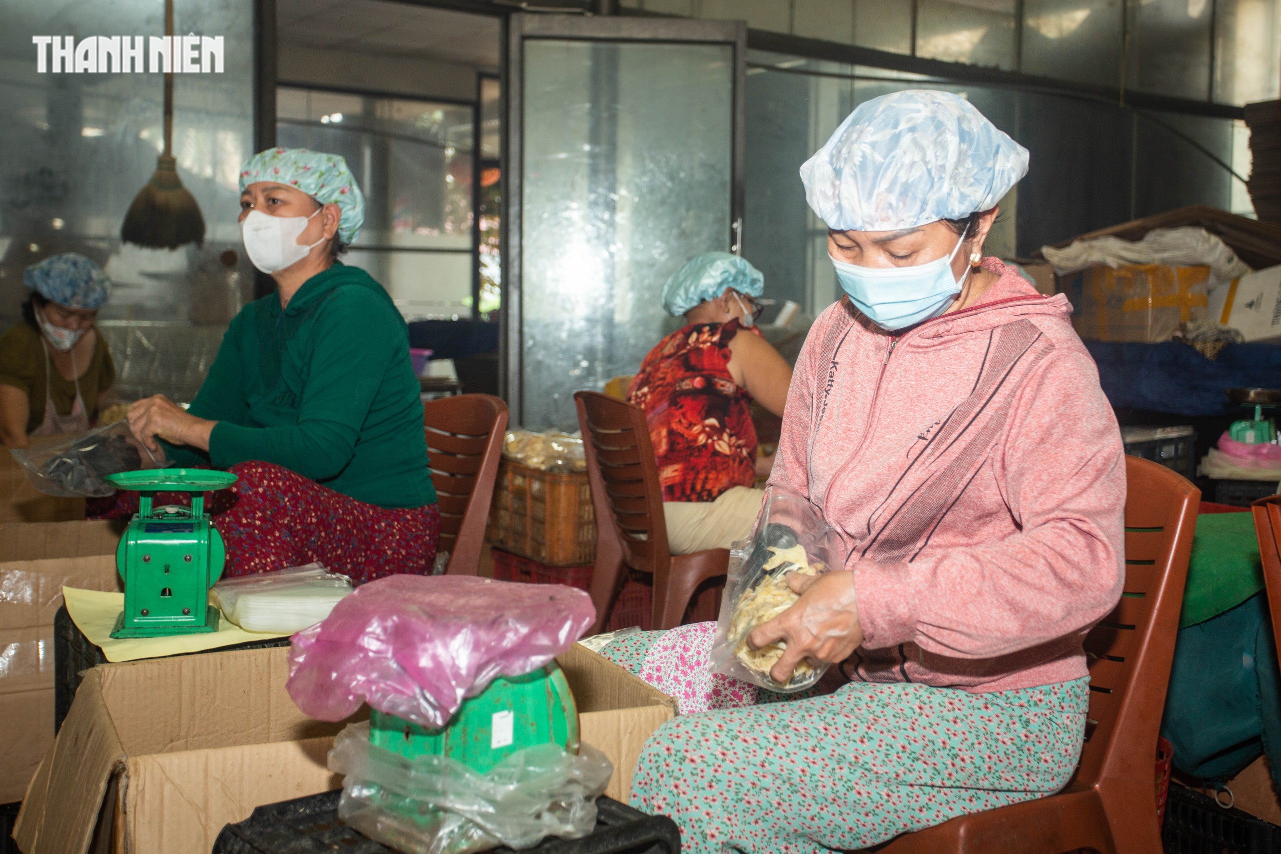 Bếp lửa đỏ rực suốt ng&agrave;y đ&ecirc;m ở l&agrave;ng mứt gừng, b&aacute;o hiệu tết rất gần- Ảnh 5.