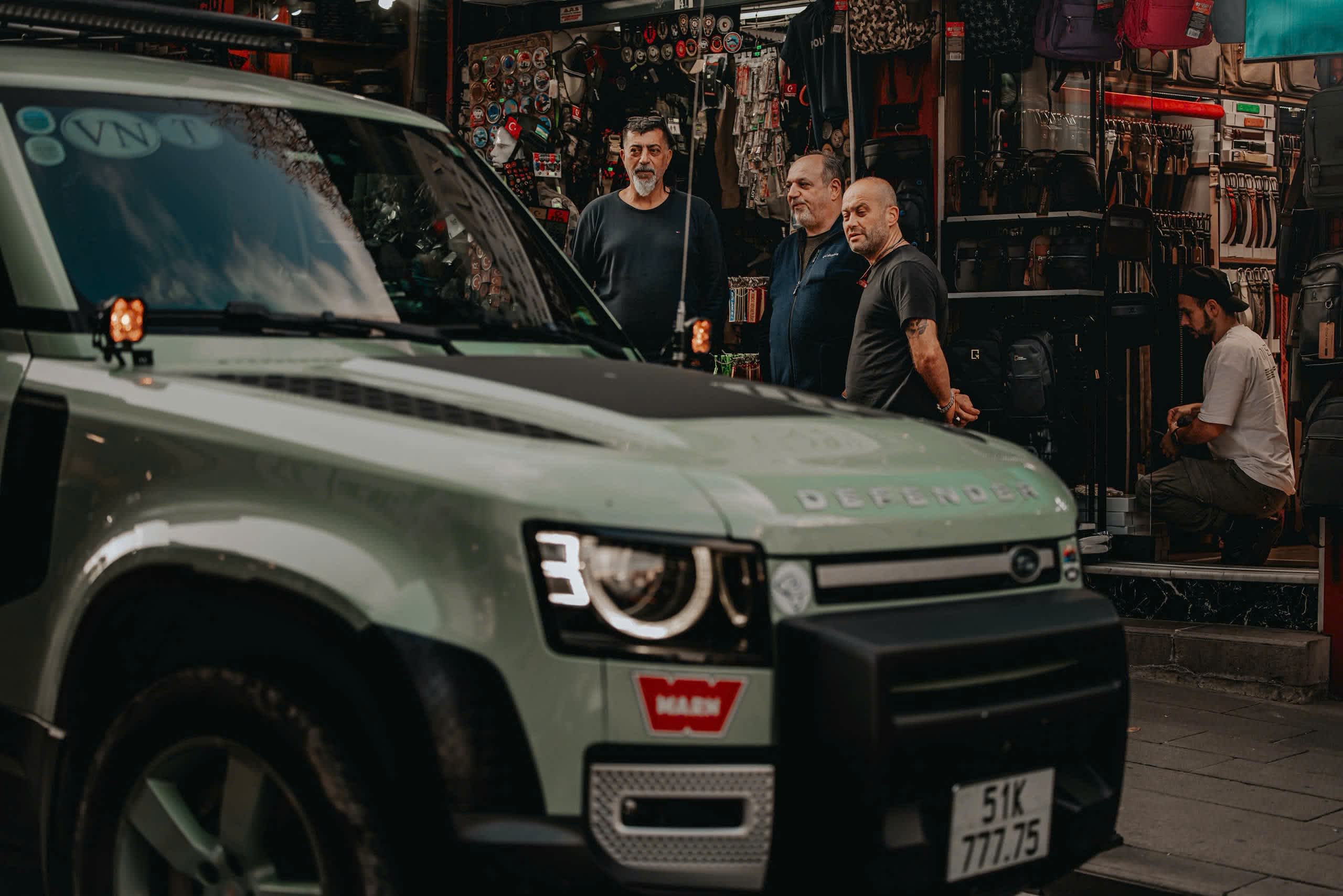 5 vạn dặm v&ograve;ng quanh ch&acirc;u &Aacute; c&ugrave;ng Land Rover Defender: H&agrave;nh tr&igrave;nh t&igrave;m về bản ng&atilde; - Ảnh 19.