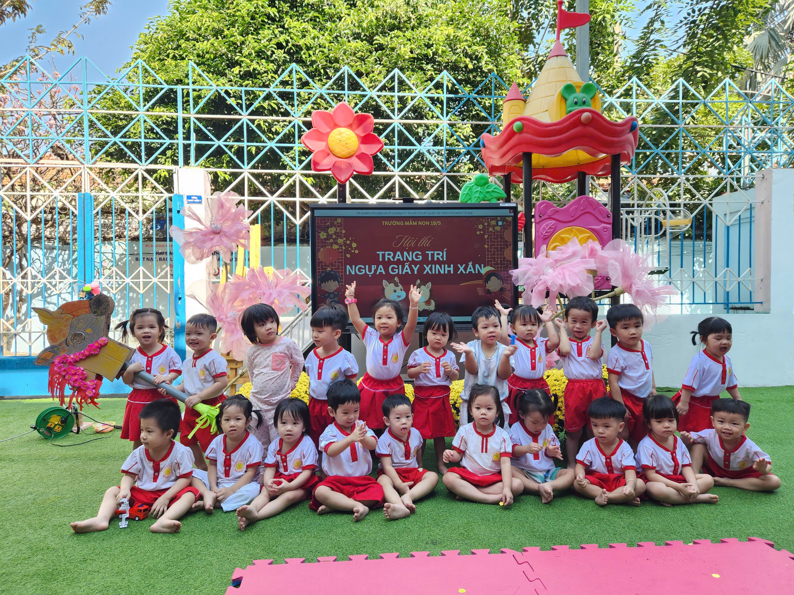 Độc đ&aacute;o hội thi 'đua ngựa' trong trường học TP.HCM - Ảnh 16.