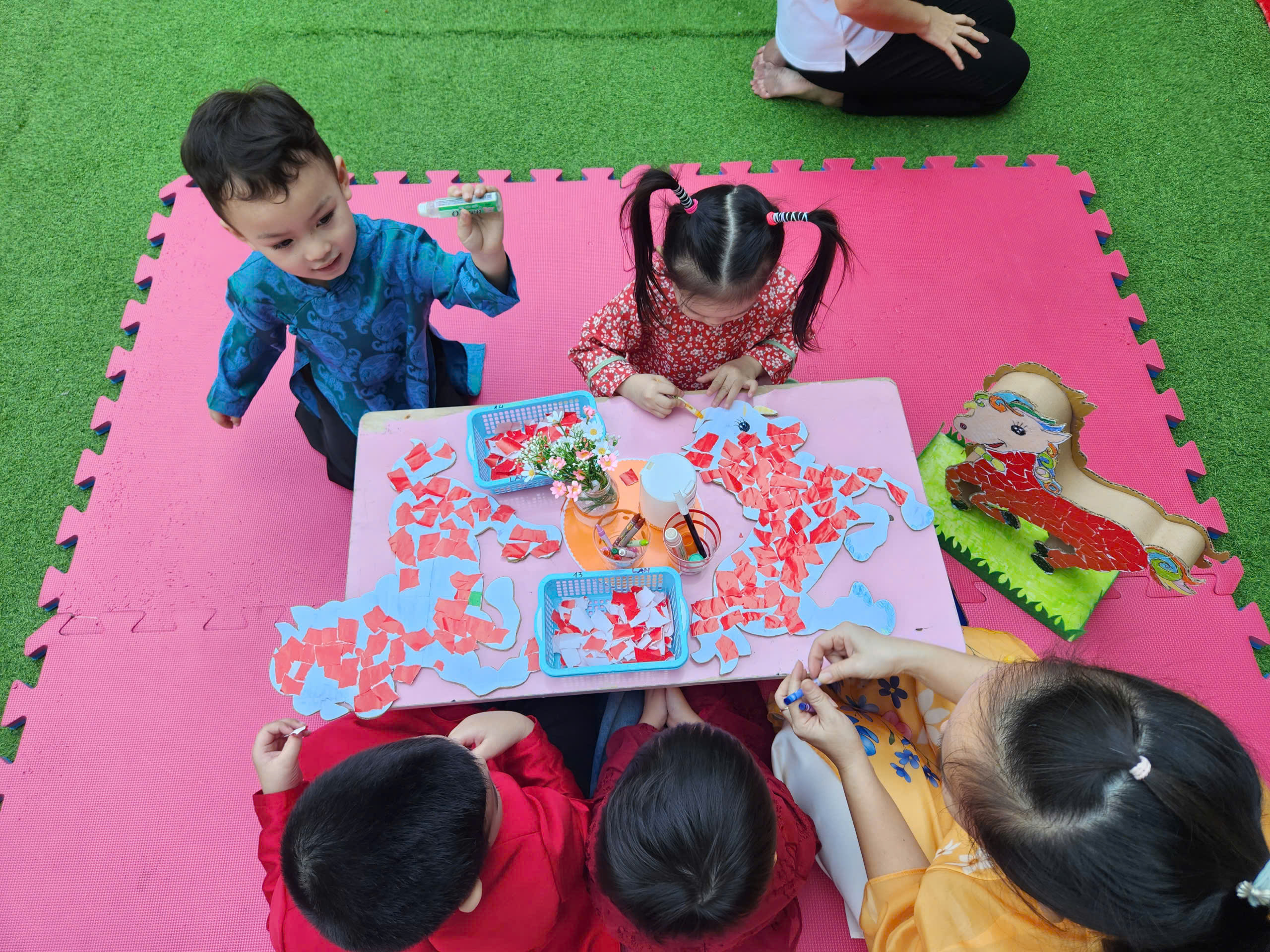 Độc đ&aacute;o hội thi 'đua ngựa' trong trường học TP.HCM - Ảnh 11.